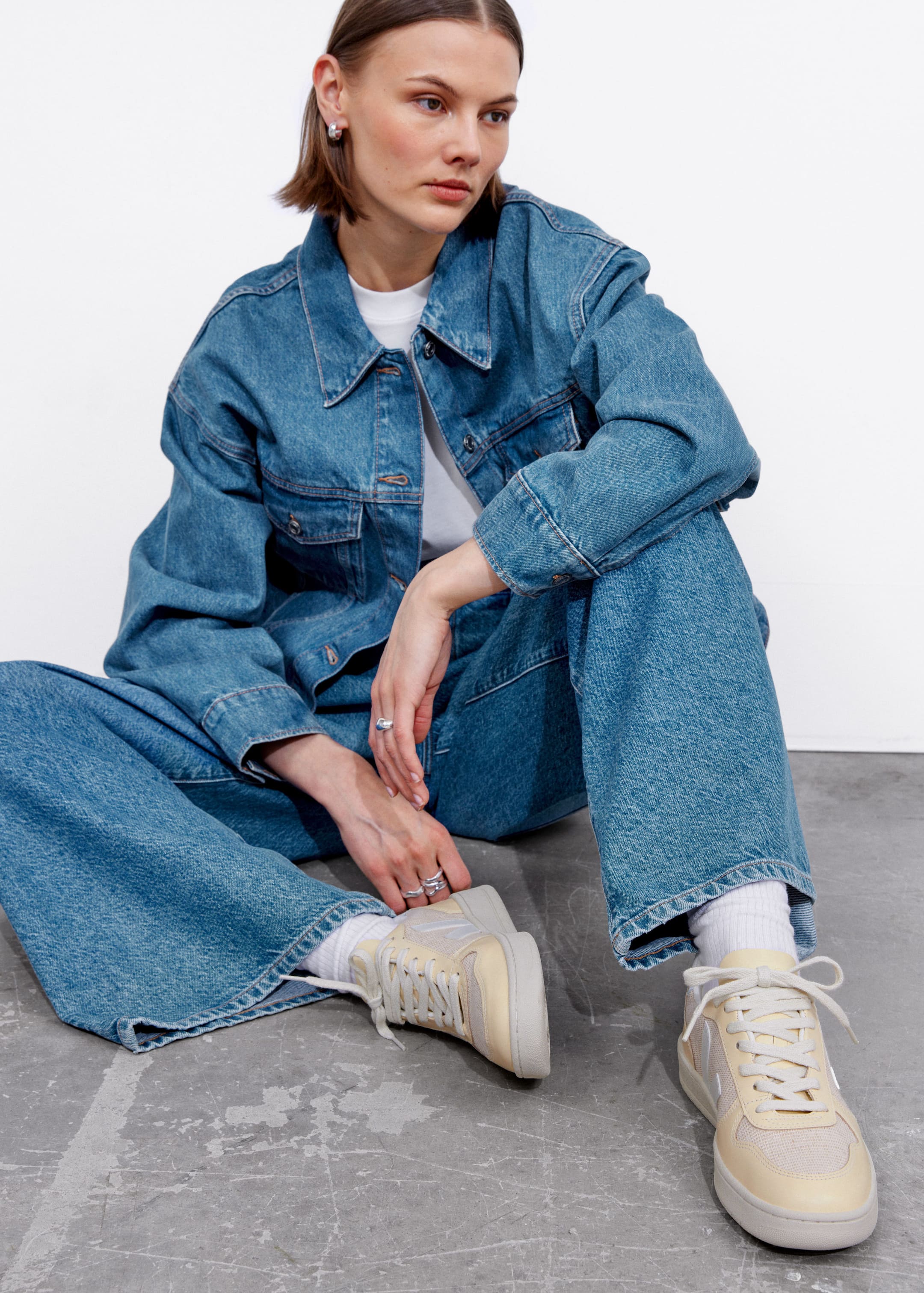 Veja V-10 Sneakers - Cream - Lookbook