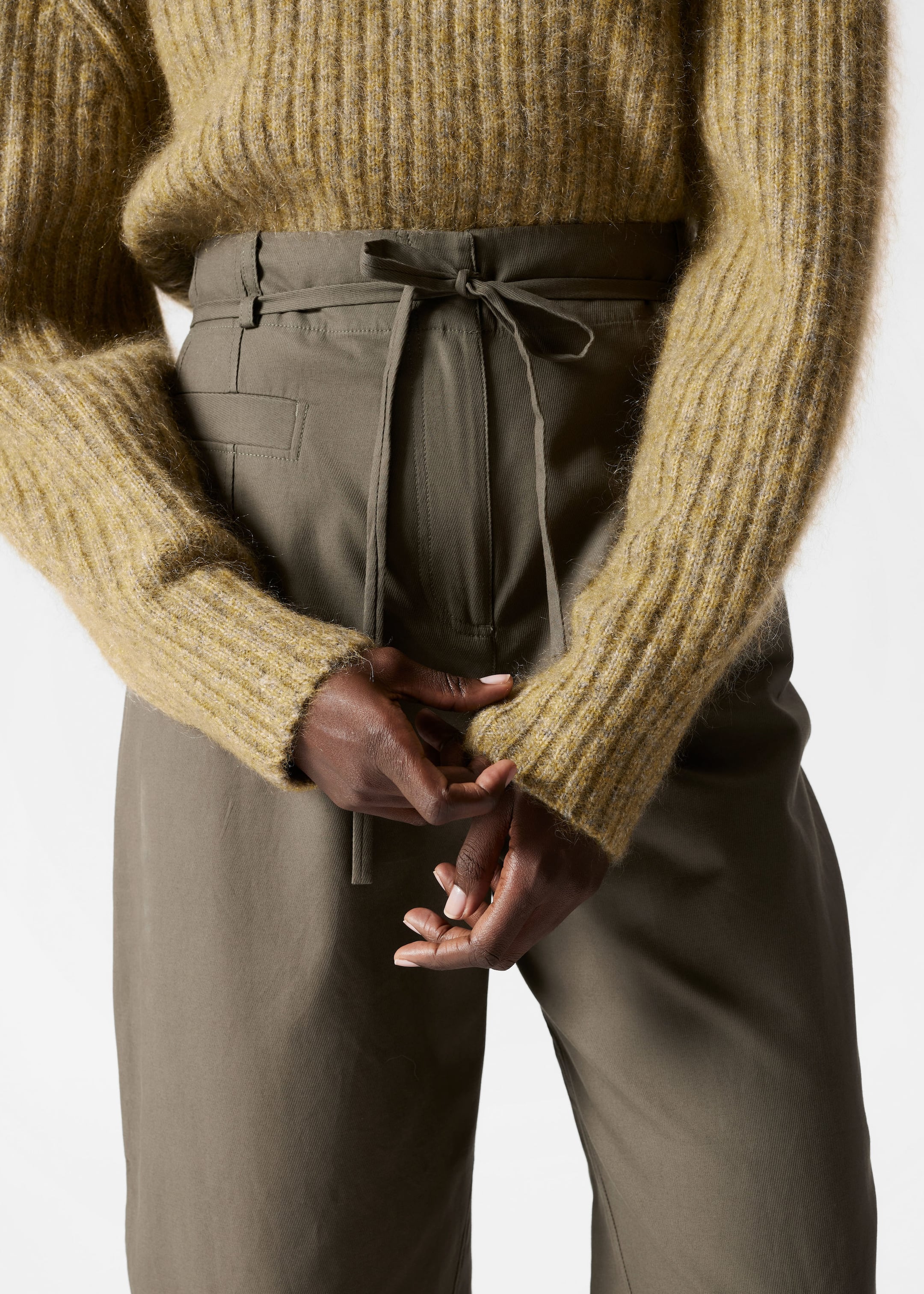 Barrel-Leg Trousers - Khaki - Lookbook