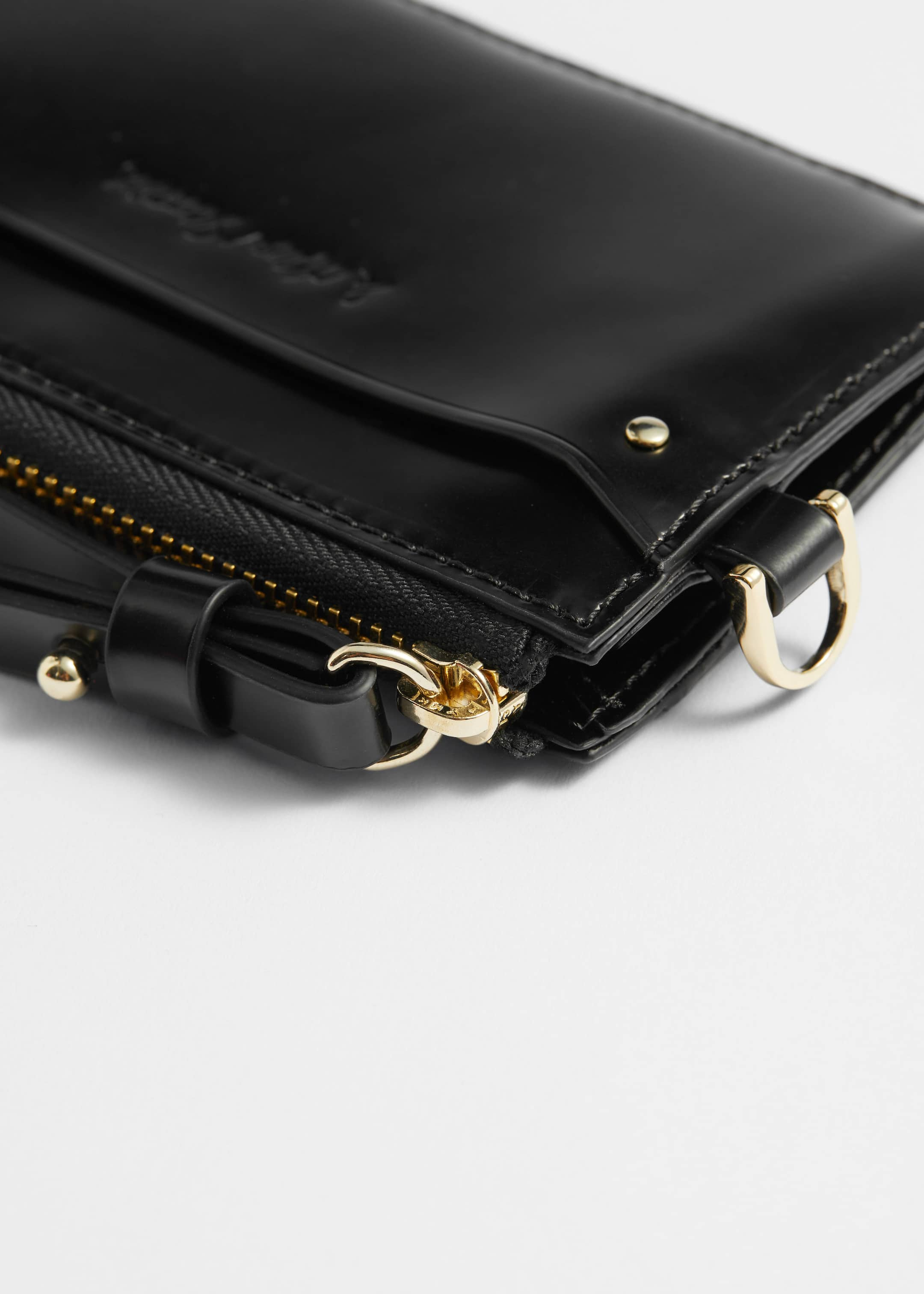 Classic Leather Wallet - {{variantName}} - Descriptive Detail