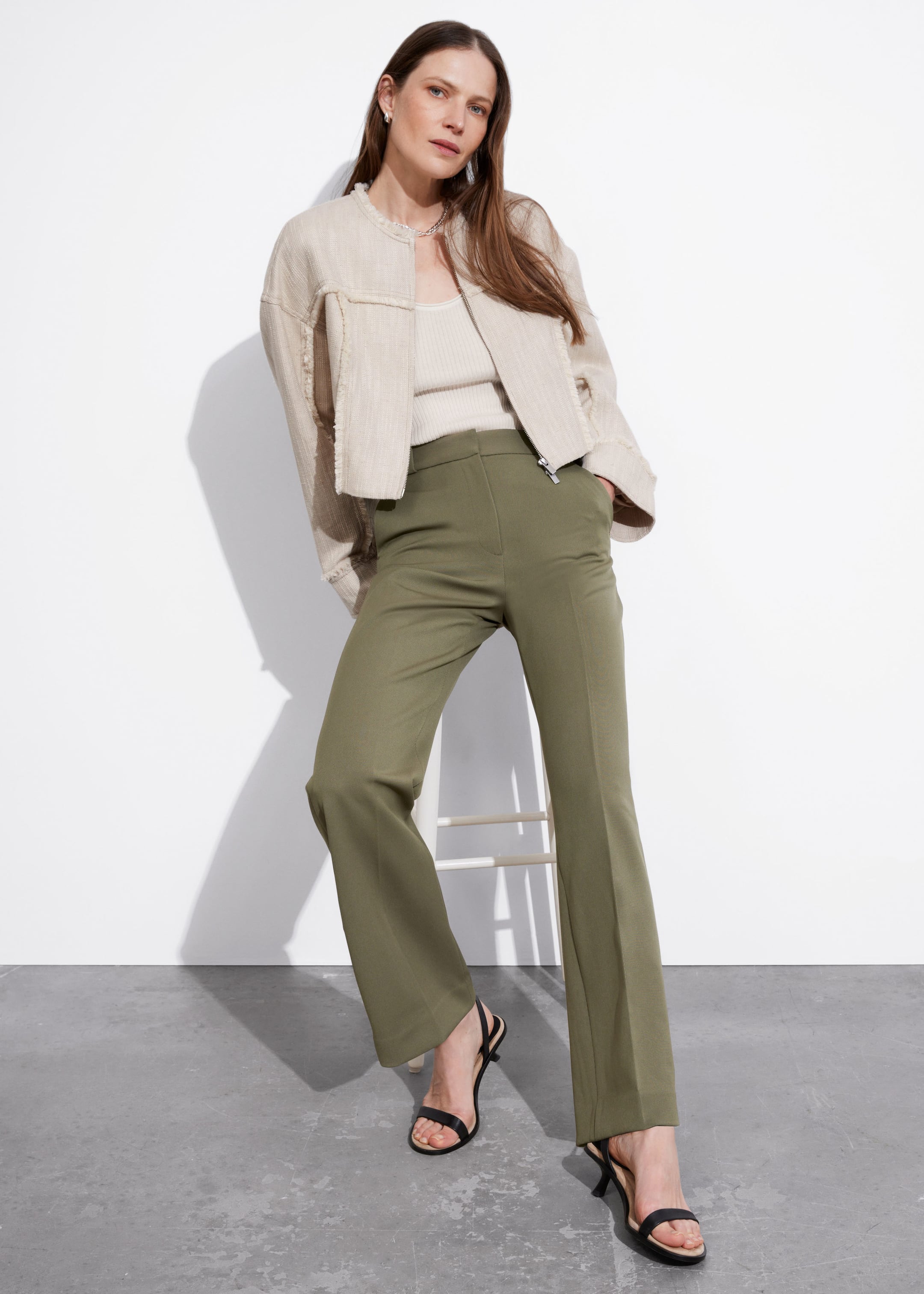 Pantalon large à plis marqués - Couleur crème - Lookbook