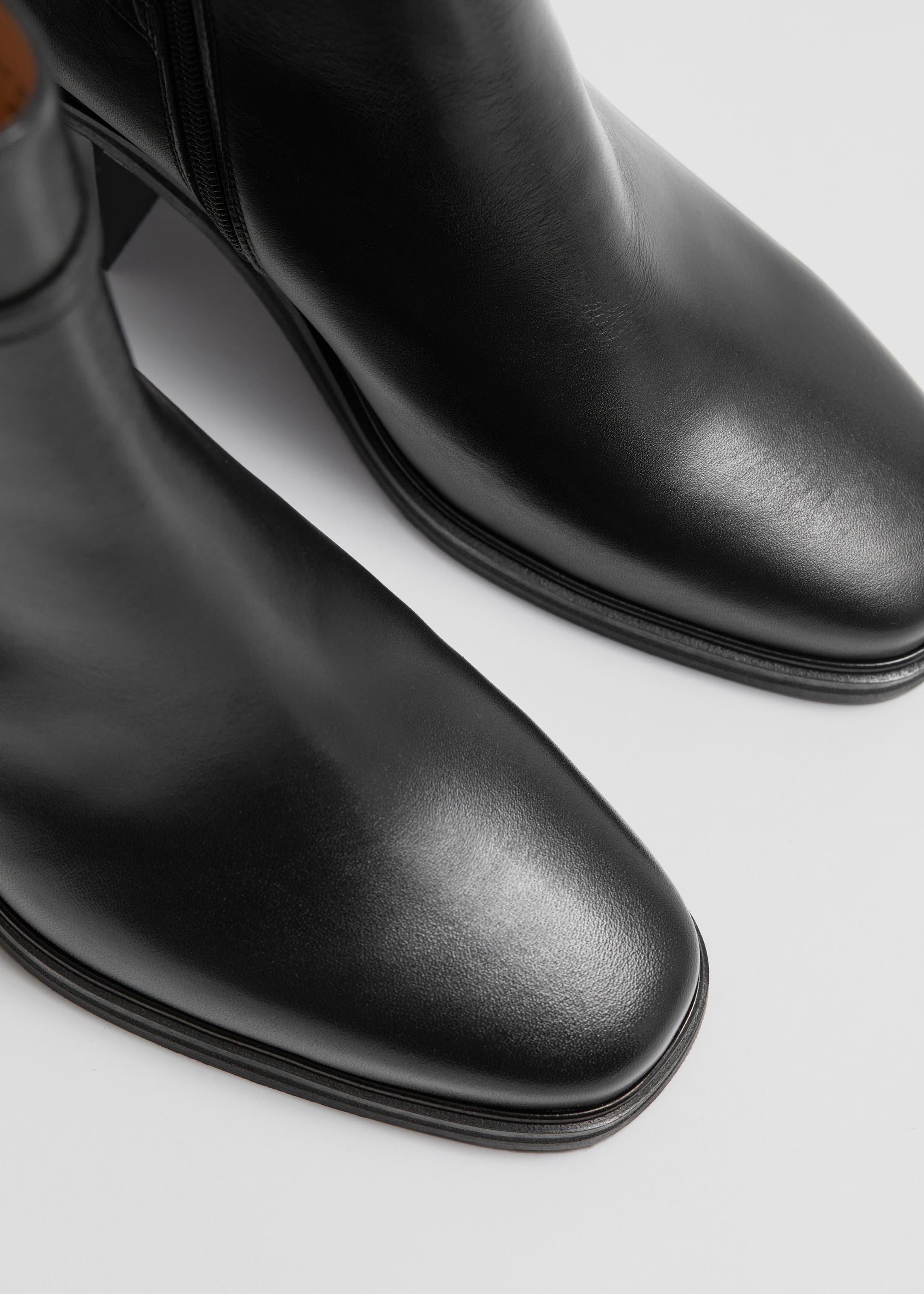 Leather Chelsea Boots - {{variantName}} - Descriptive Detail