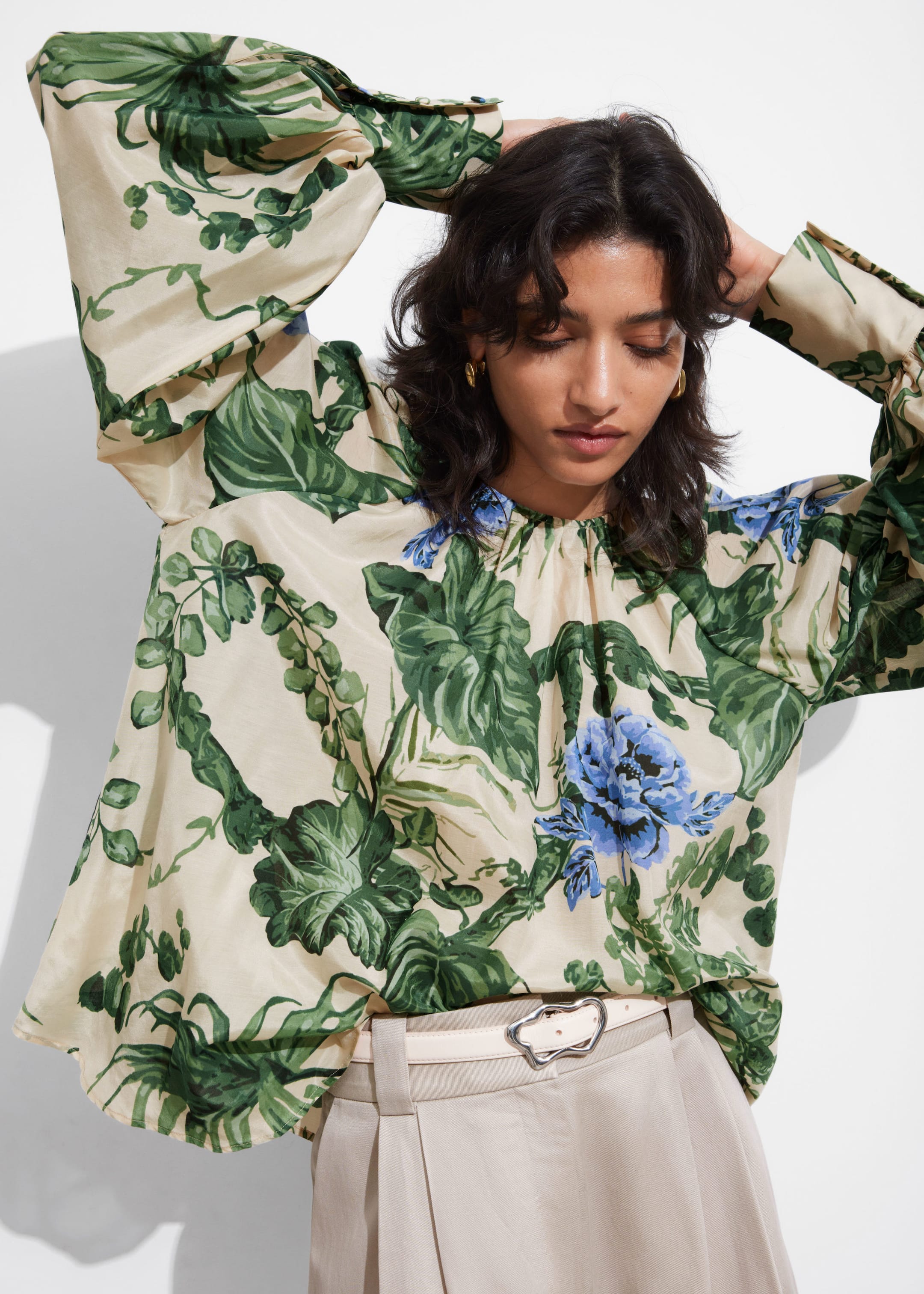 Blouse à manches amples - Motifs fleuris verts et bleus - Lookbook