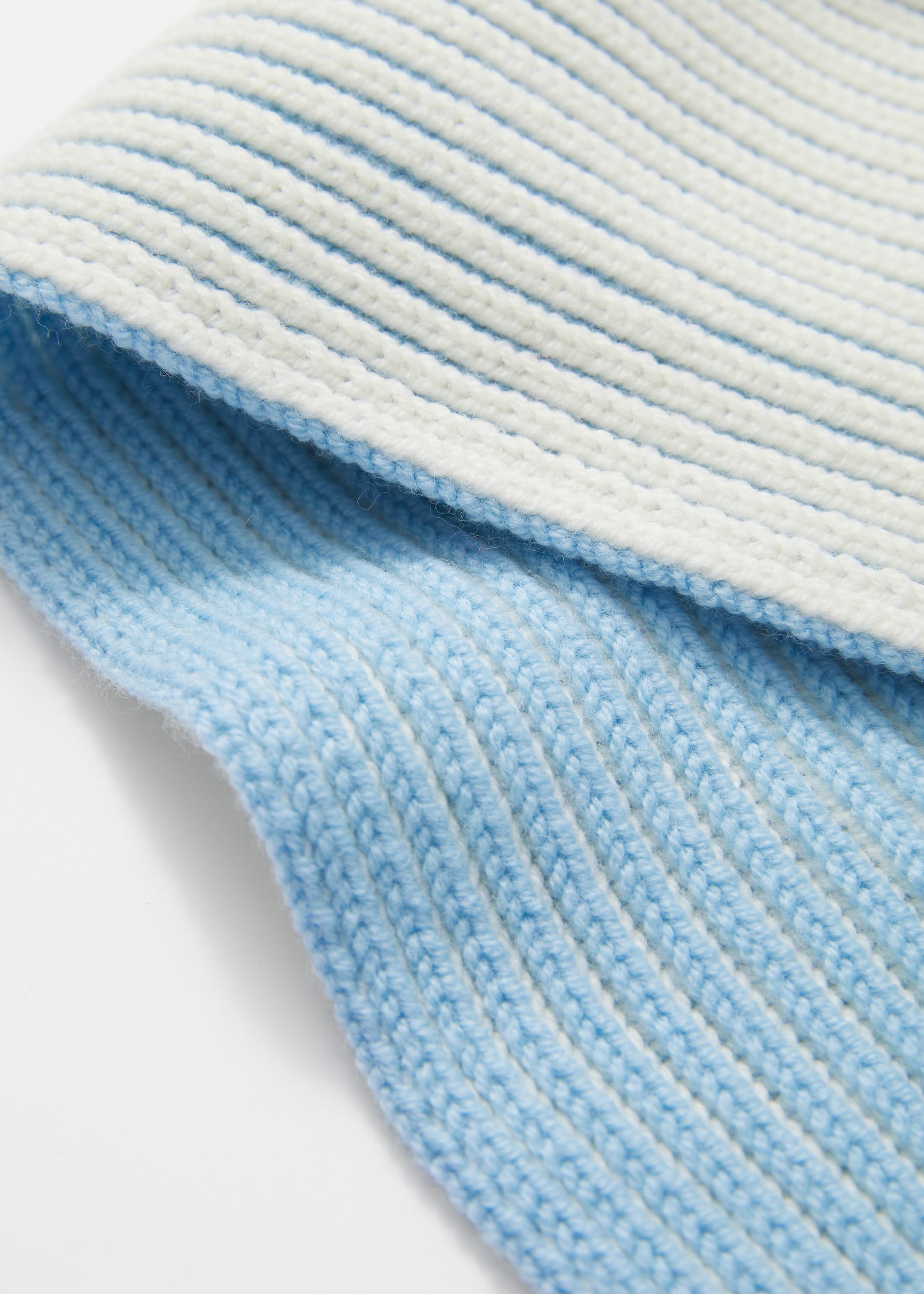 Two-Tone Wool Scarf - {{variantName}} - Descriptive Detail