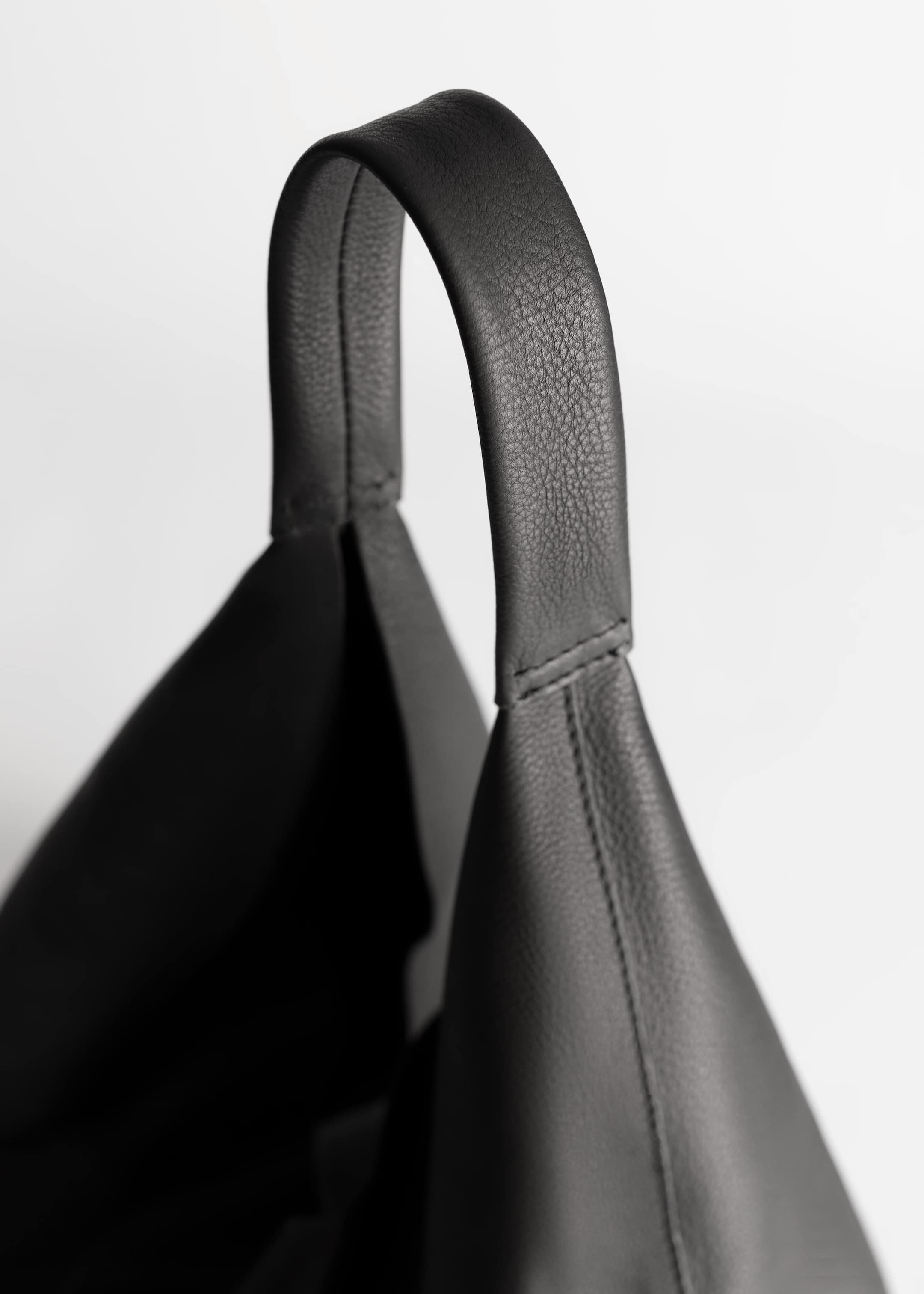 Slouchy Leather Tote - {{variantName}} - Descriptive Detail