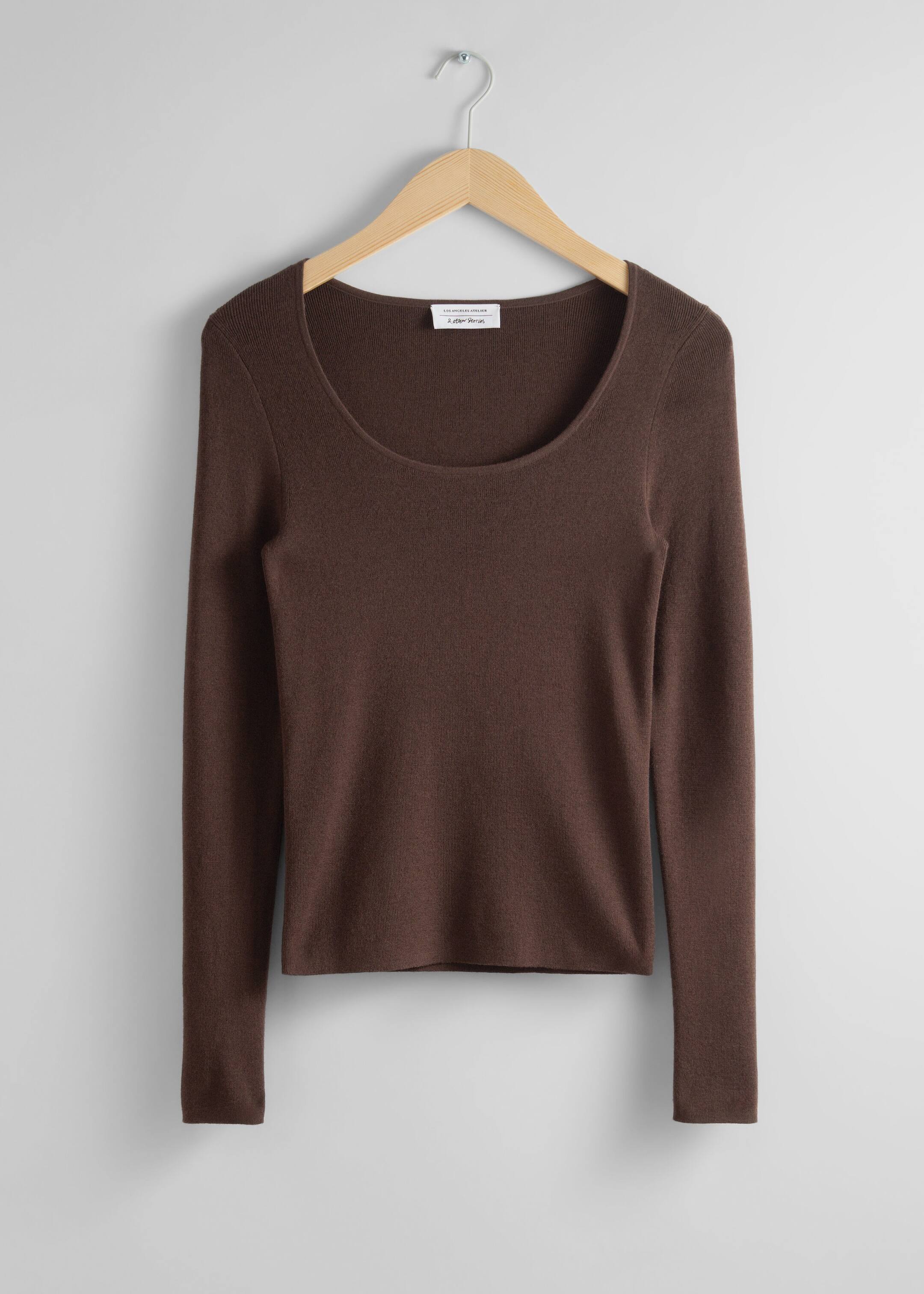 Fitted Scoop-Neck Top - Brown - Still Life