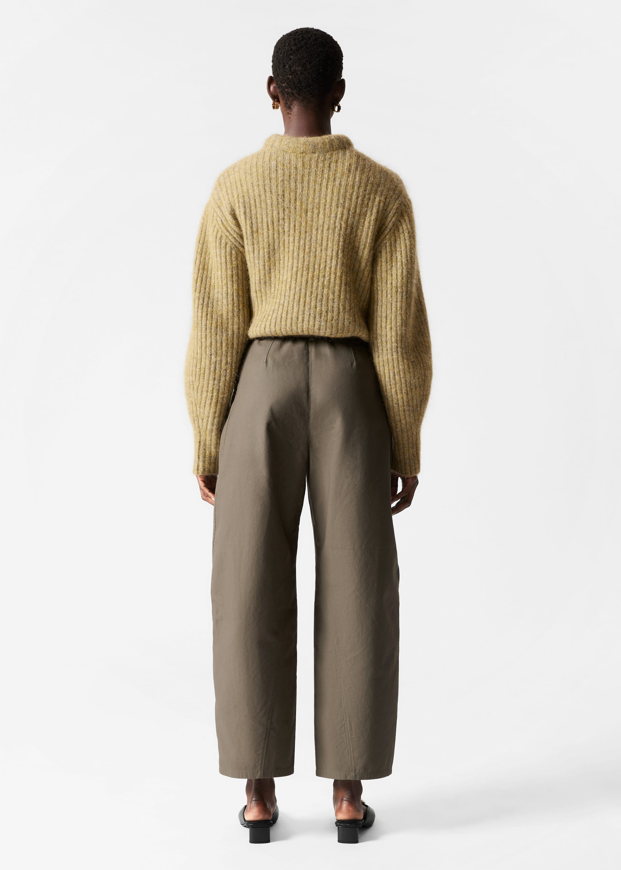 Barrel-Leg Trousers - Khaki - Lookbook