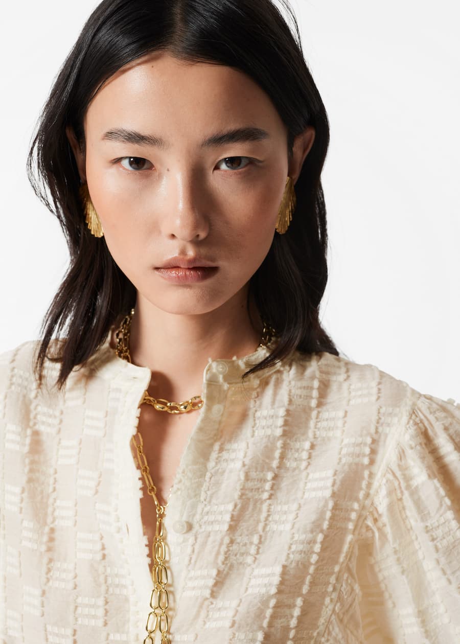 Textured Voluminous Sleeve Blouse