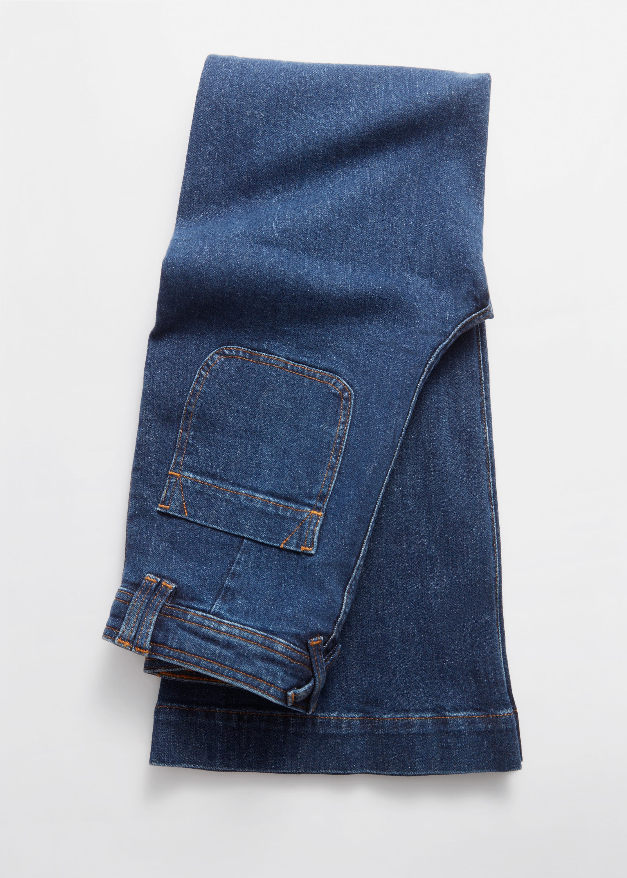 Bootcut-Jeans mit hohem Bund - {{variantName}} - Beschreibendes Detail