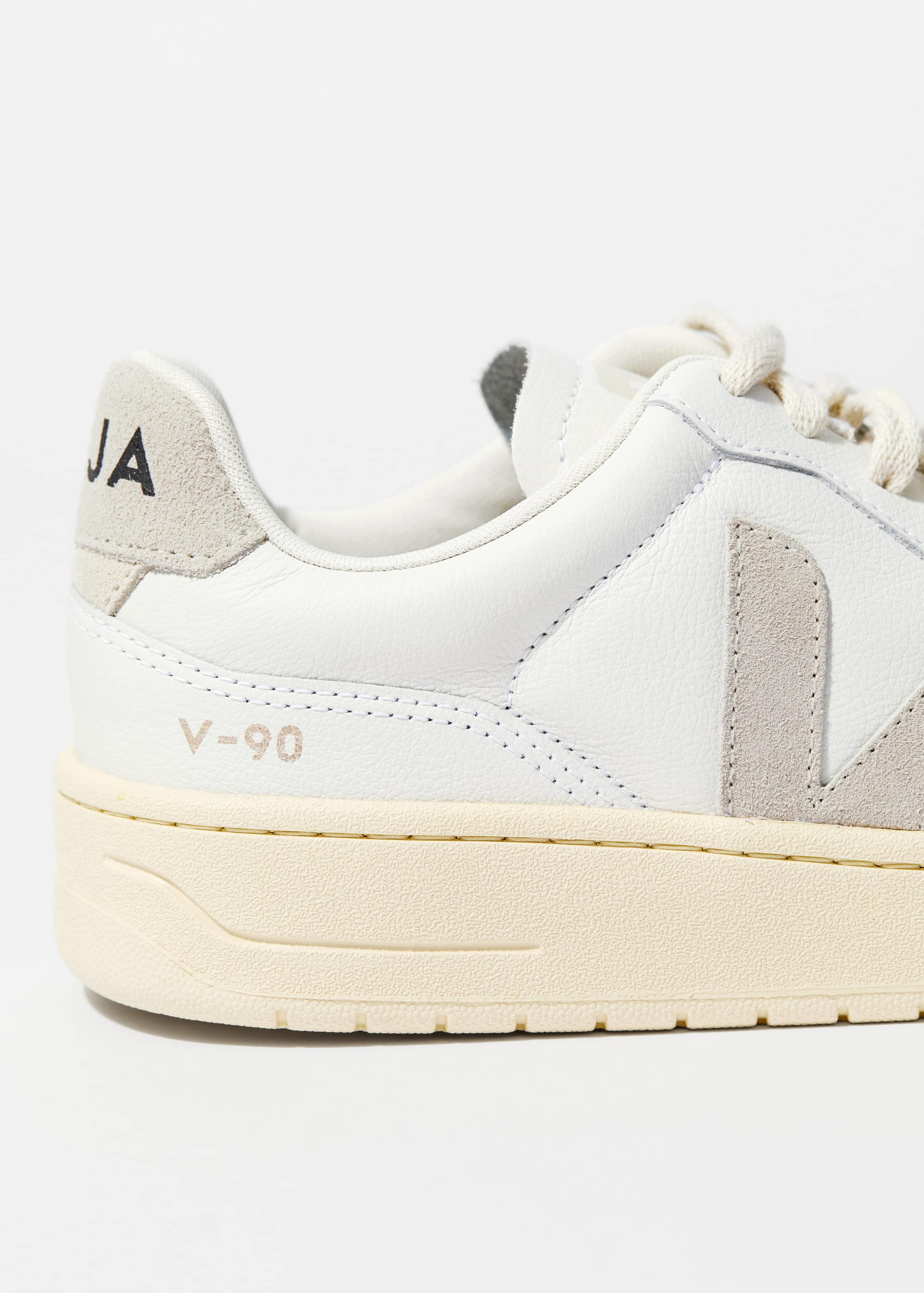 Veja V-90 Sneakers - {{variantName}} - Descriptive Detail