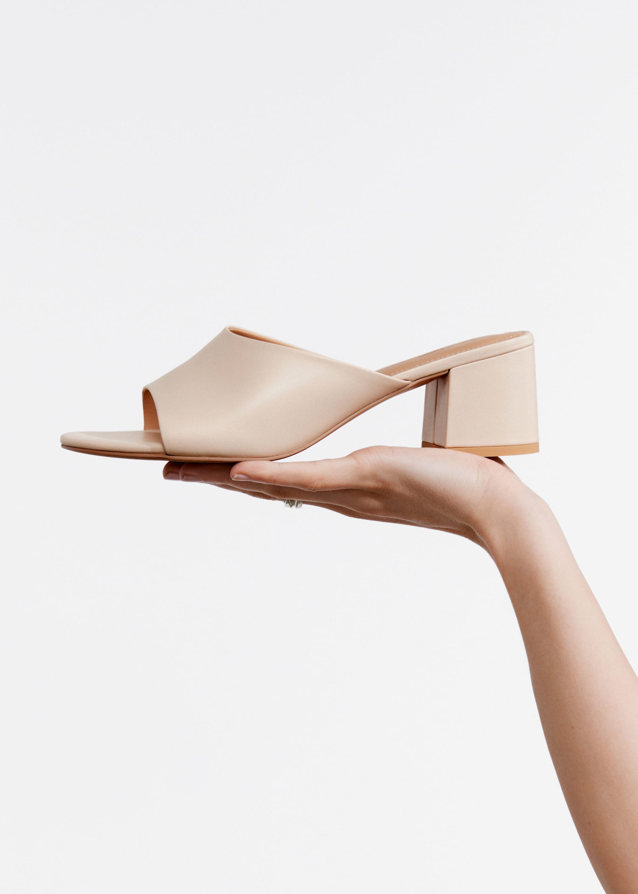 Mules classiques en cuir - Taupe - Lookbook