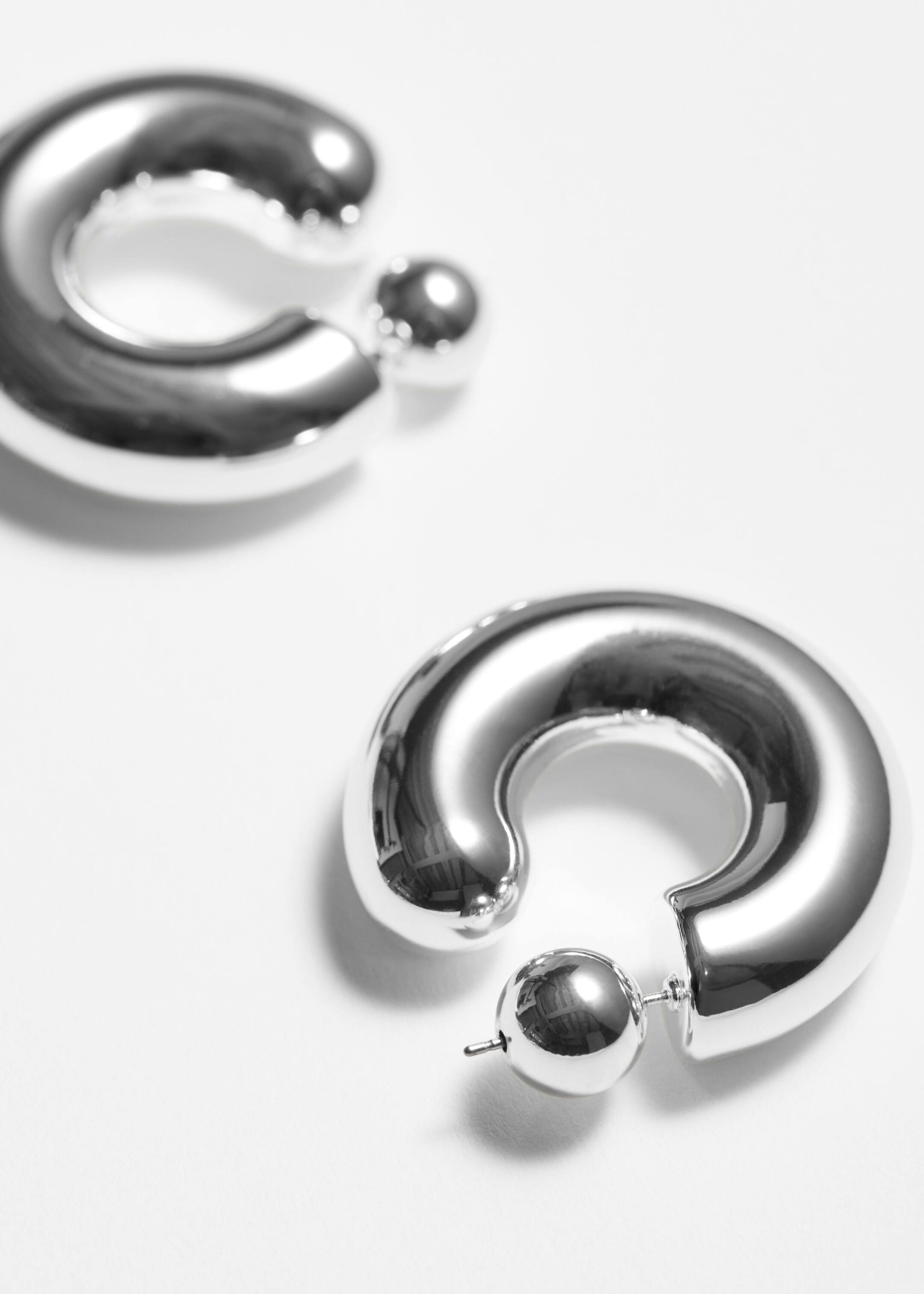 Medium Chunky Hoops - {{variantName}} - Descriptive Detail