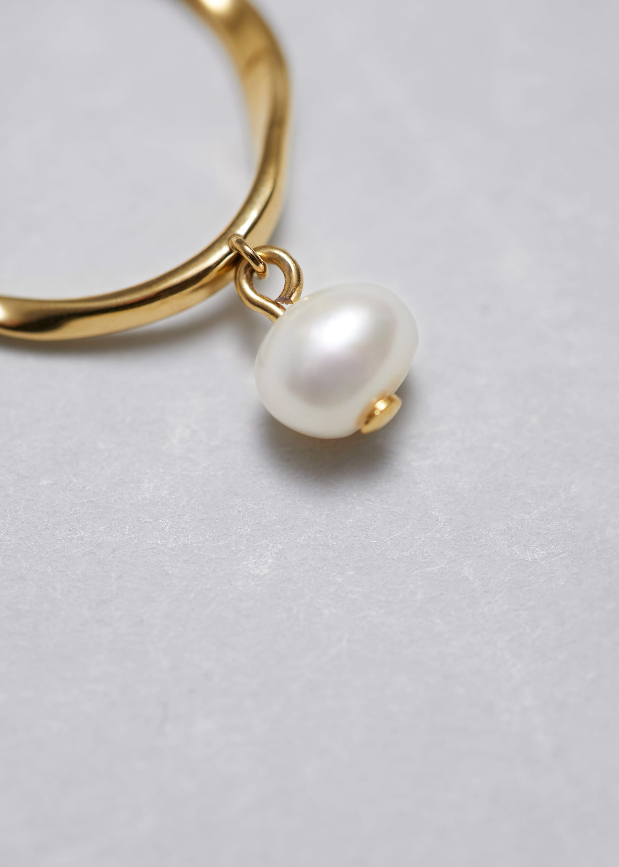 Dangle Pearl Ring - {{variantName}} - Descriptive Detail