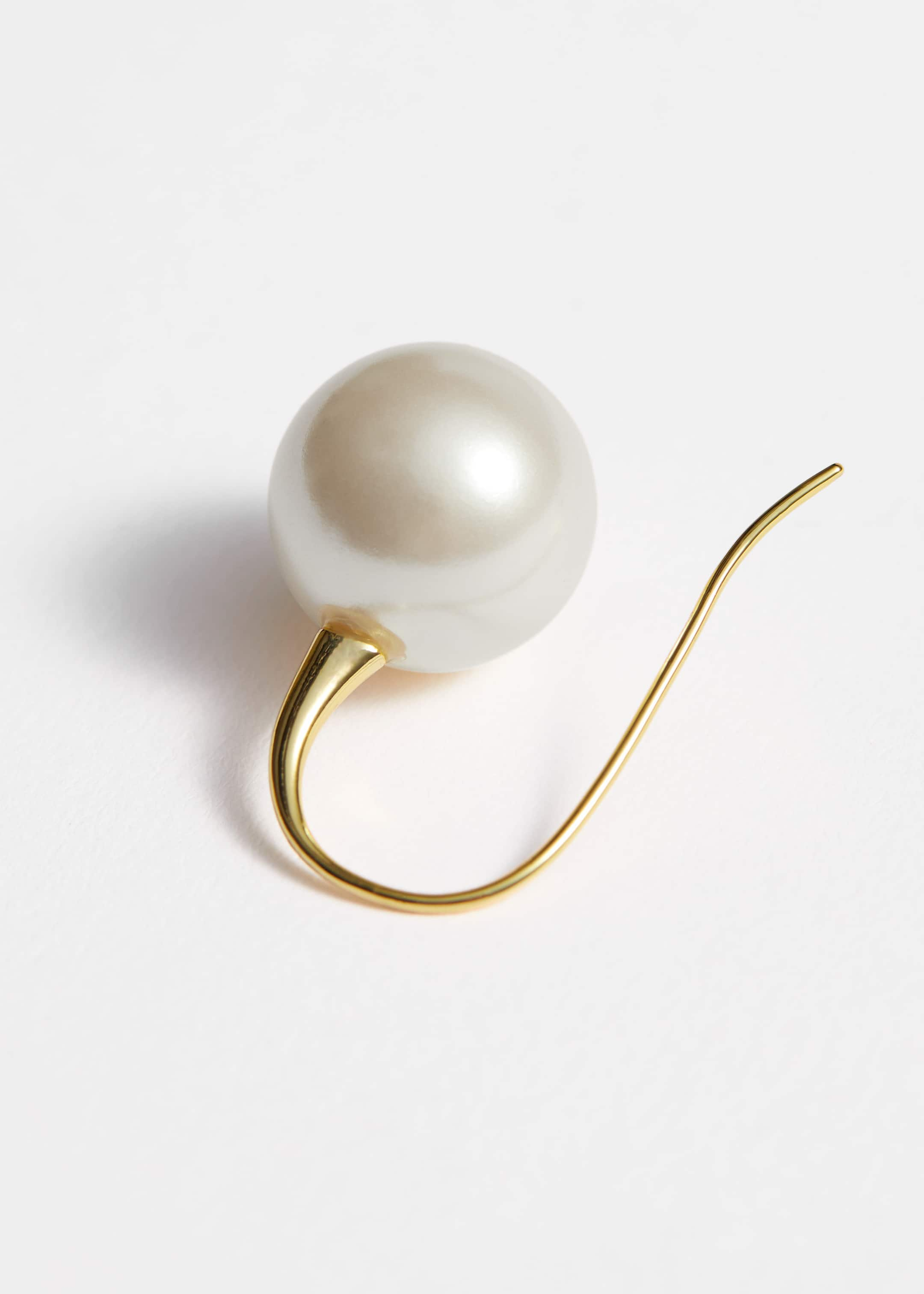 Classic Pearl Earrings - {{variantName}} - Descriptive Detail