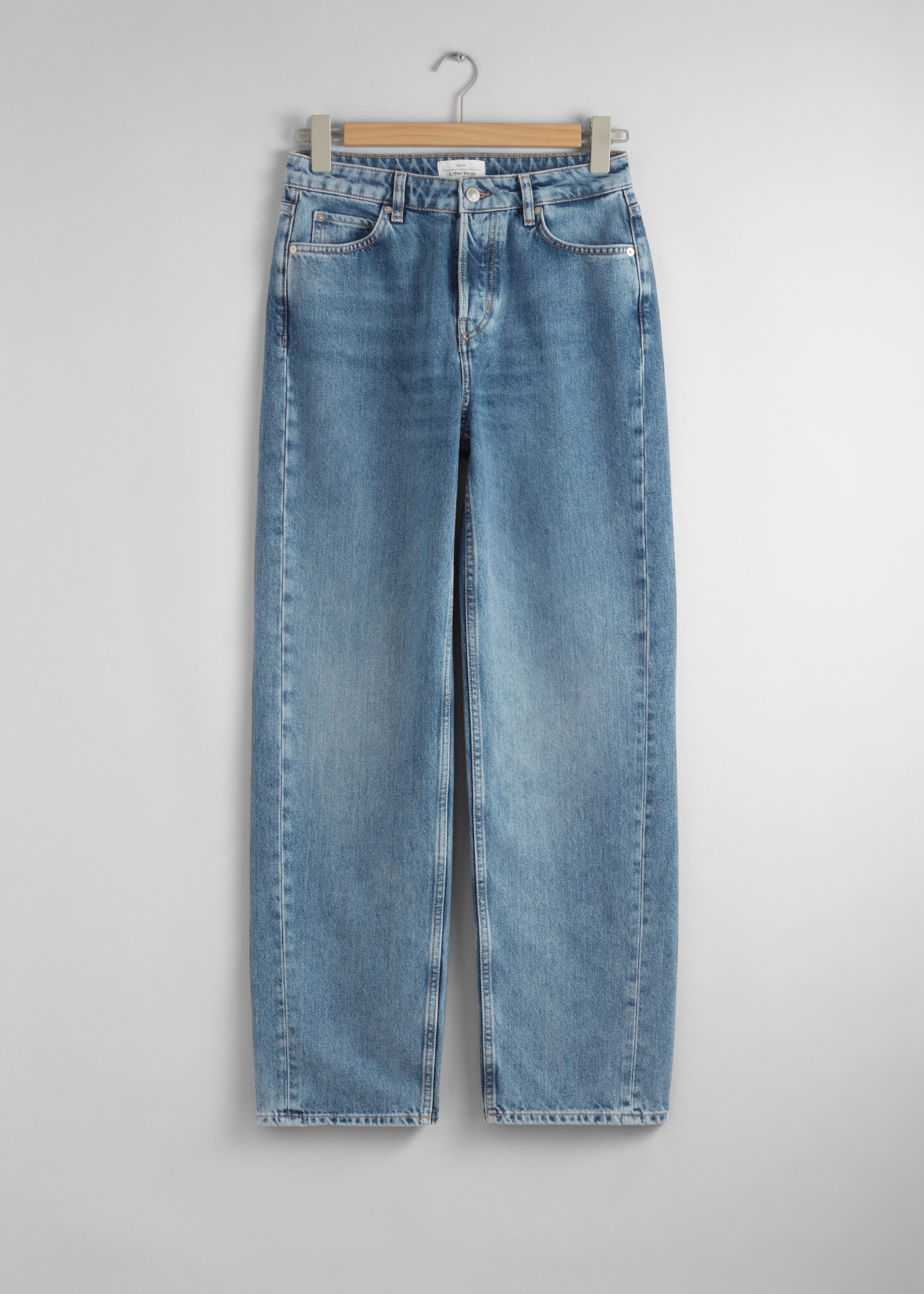 Image of Lockere, schmal zulaufende Jeans