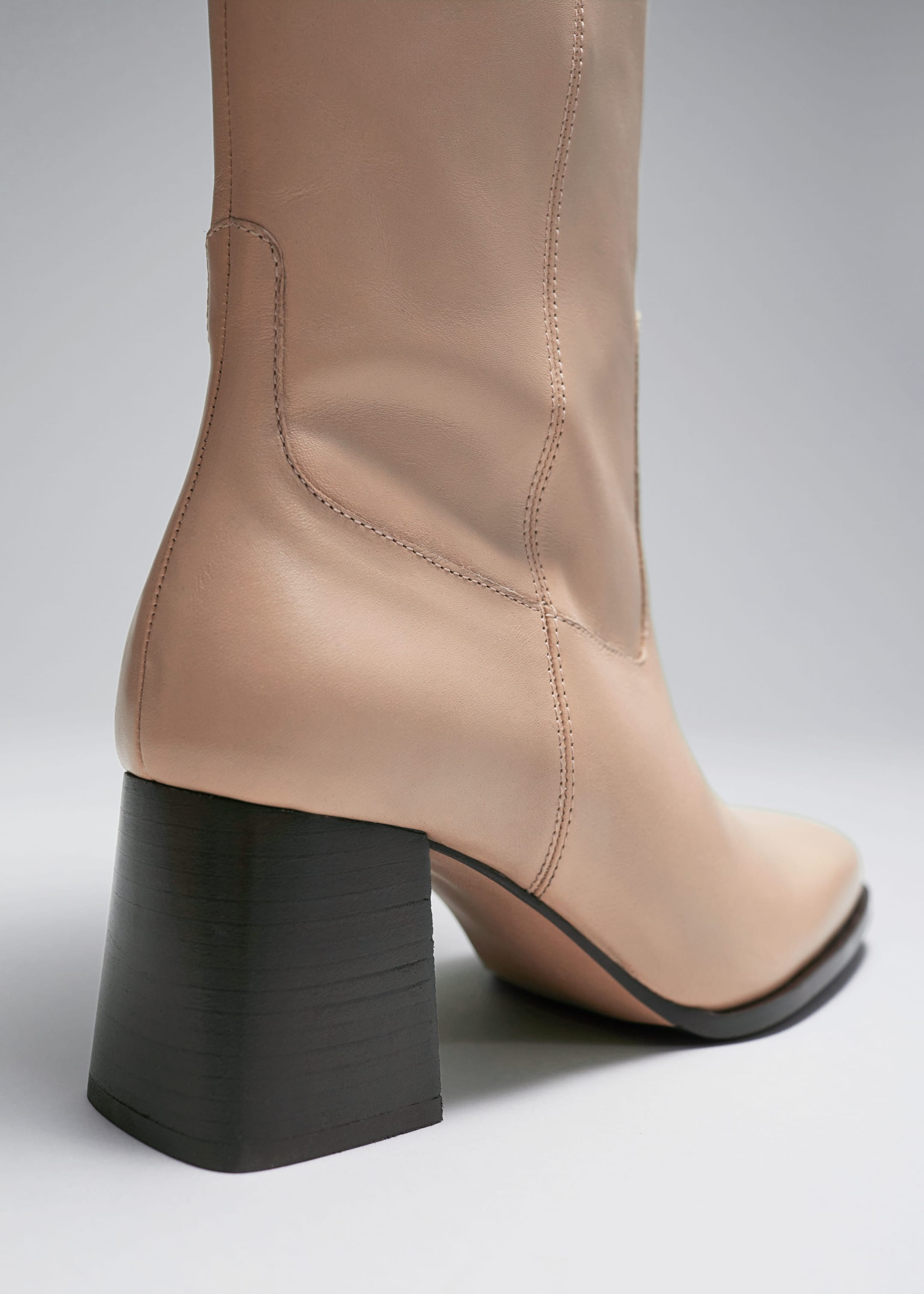 Bottes hauteur genou en cuir - {{variantName}} - Descriptive Detail