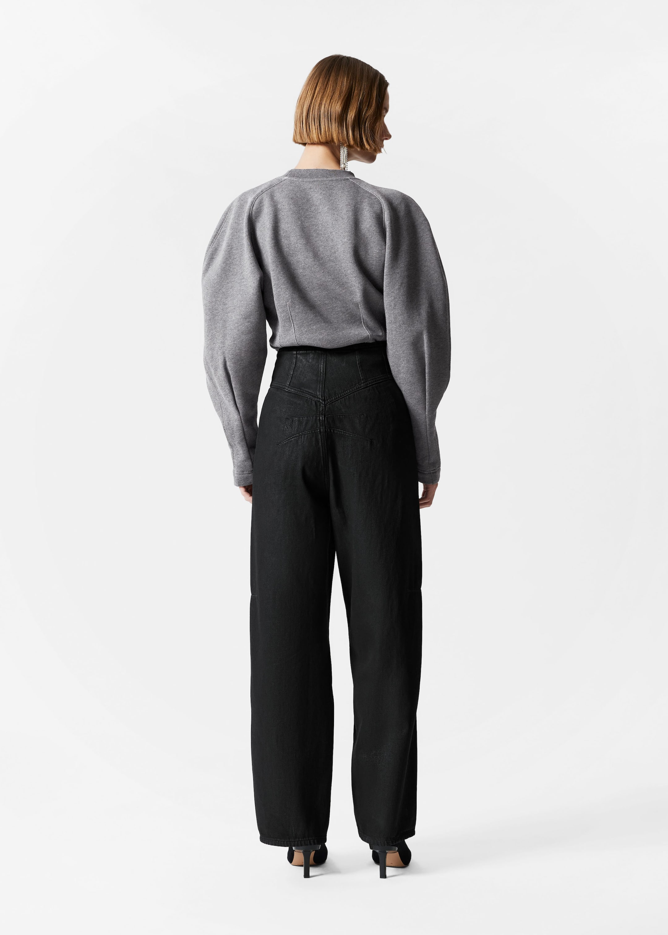 High-Waist-Jeans mit Barrel-Bein - Schwarz - Lookbook