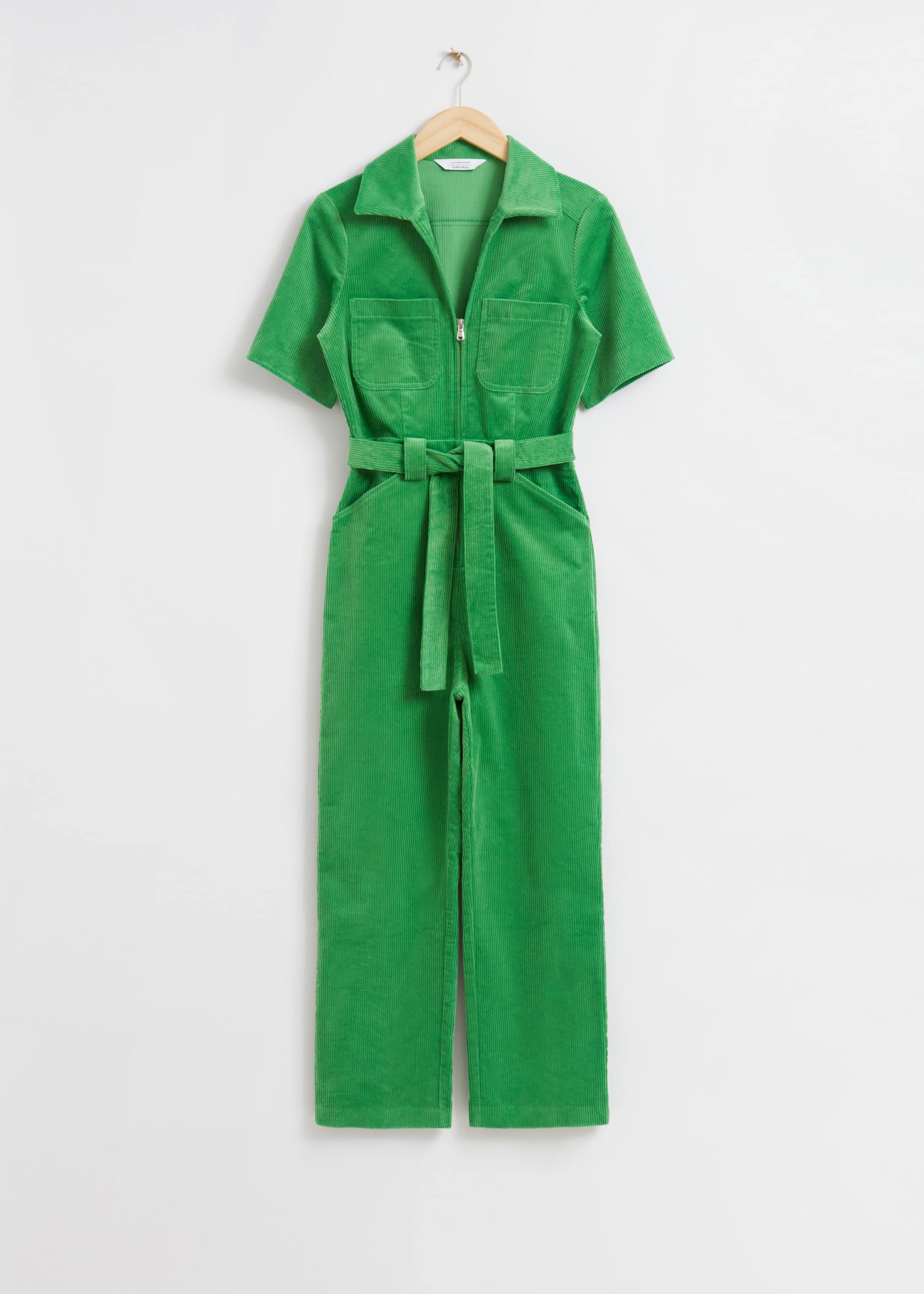 Cord Jumpsuit mit Gurtel Hellgrun Other Stories AT