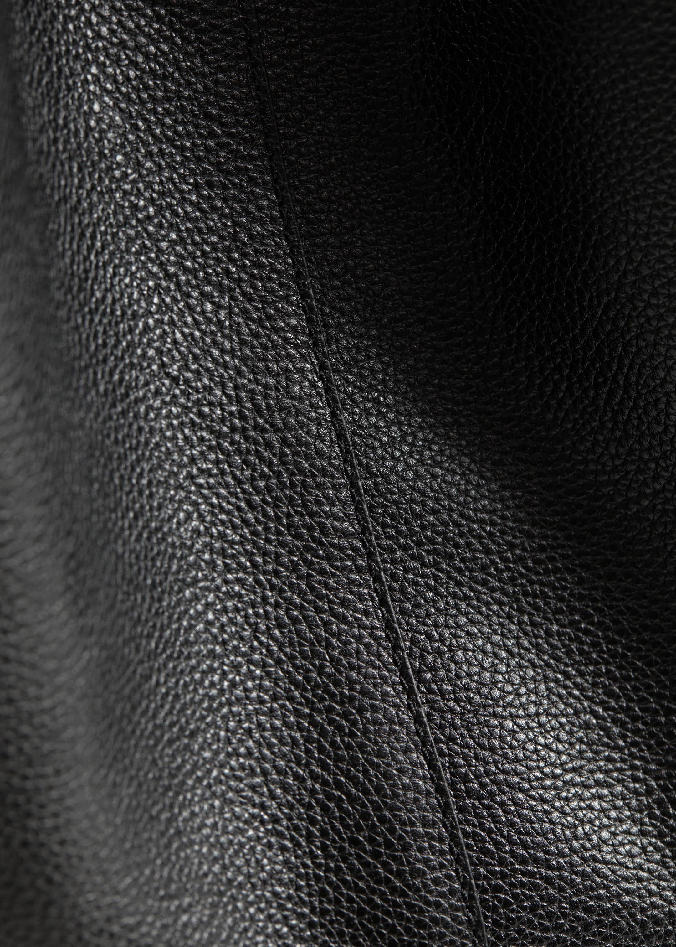 Large Leather Tote - {{variantName}} - Descriptive Detail