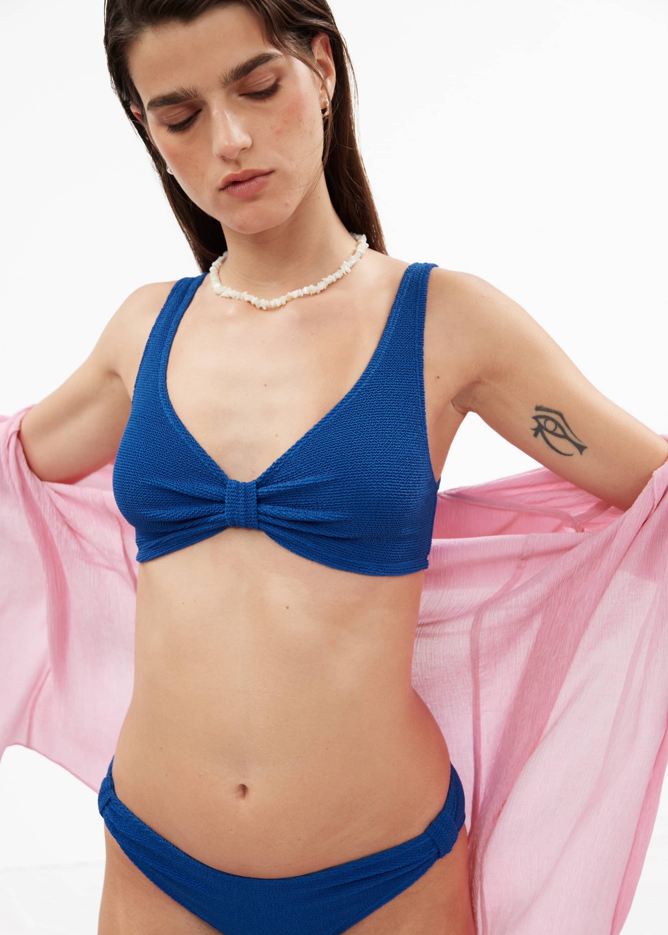 Haut de bikini triangle texturé - Bleu - Lookbook