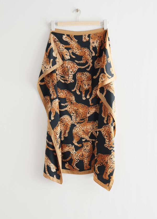 Glossy Leopard Motif Scarf