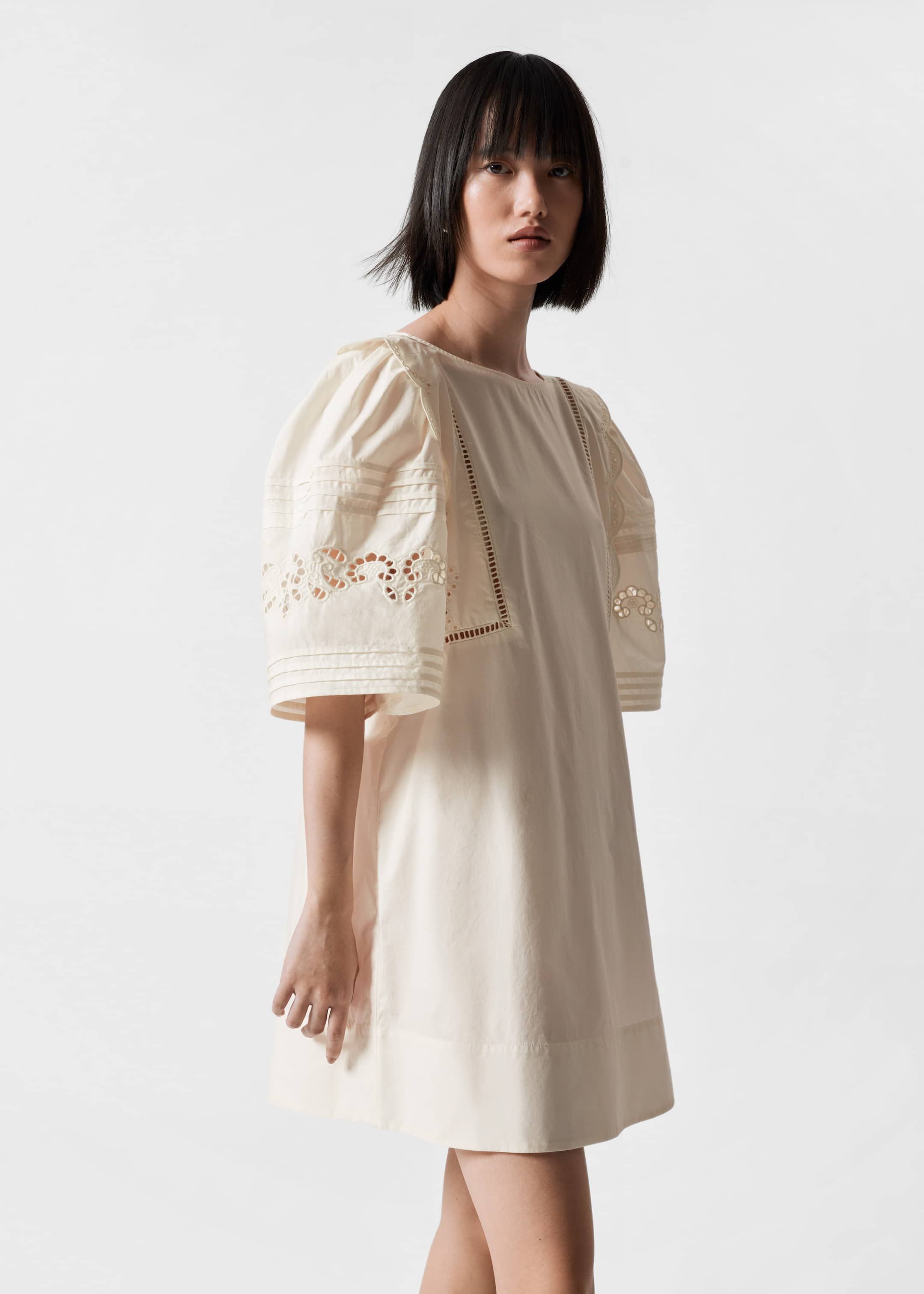 Robe courte festonnée - Blanc - Lookbook