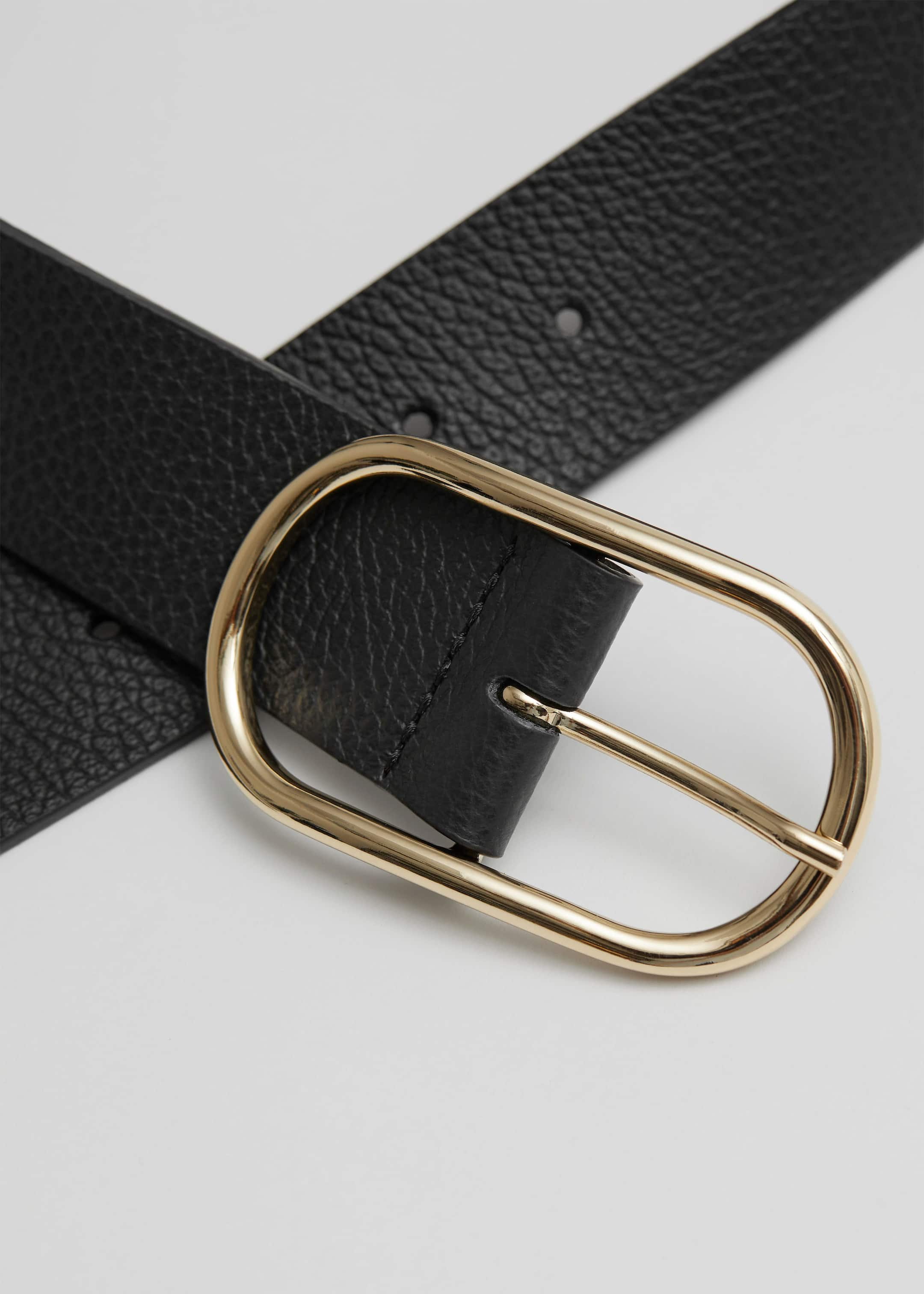 Oval Buckled Leather Belt - {{variantName}} - Descriptive Detail