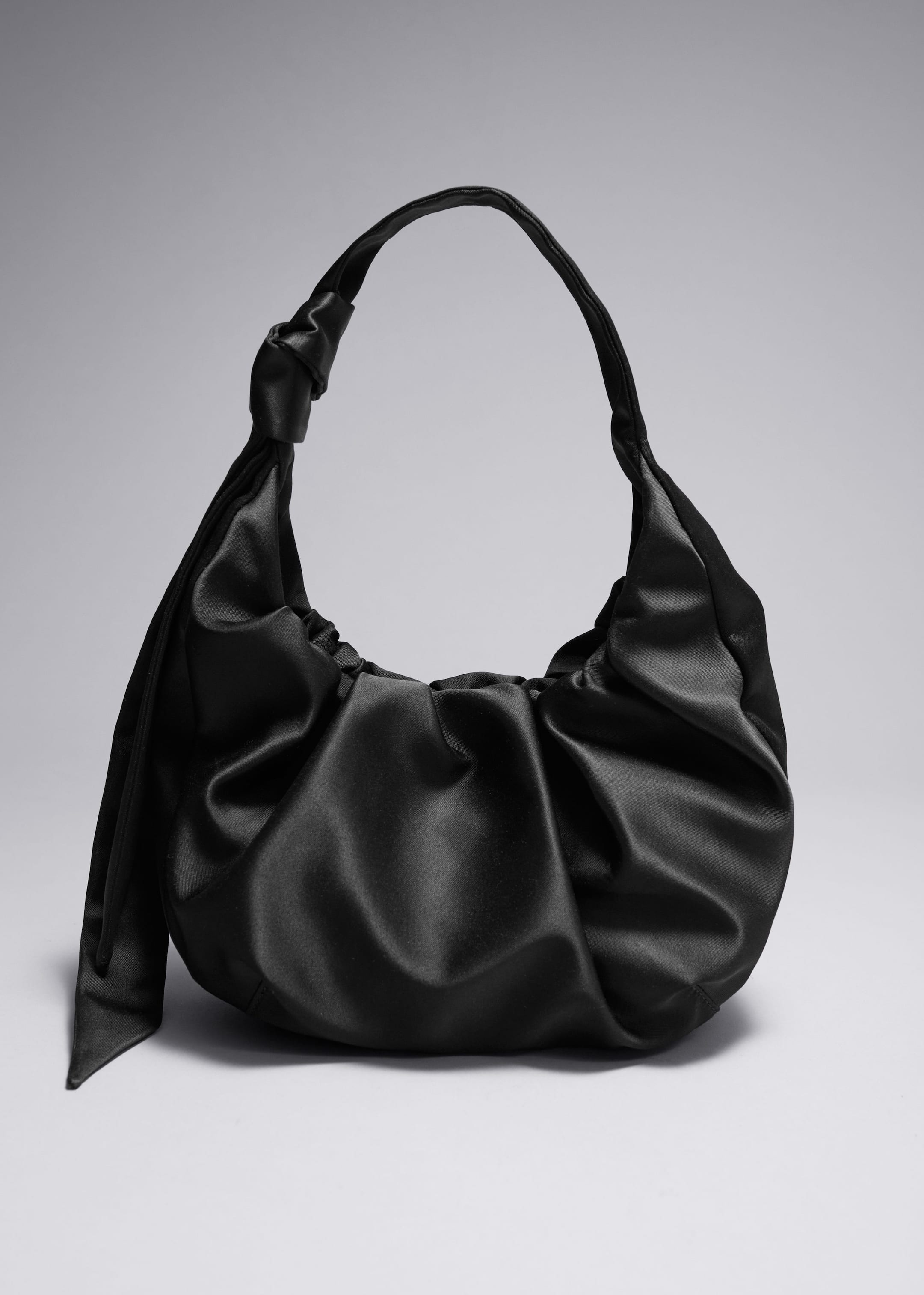 Satin-Schultertasche