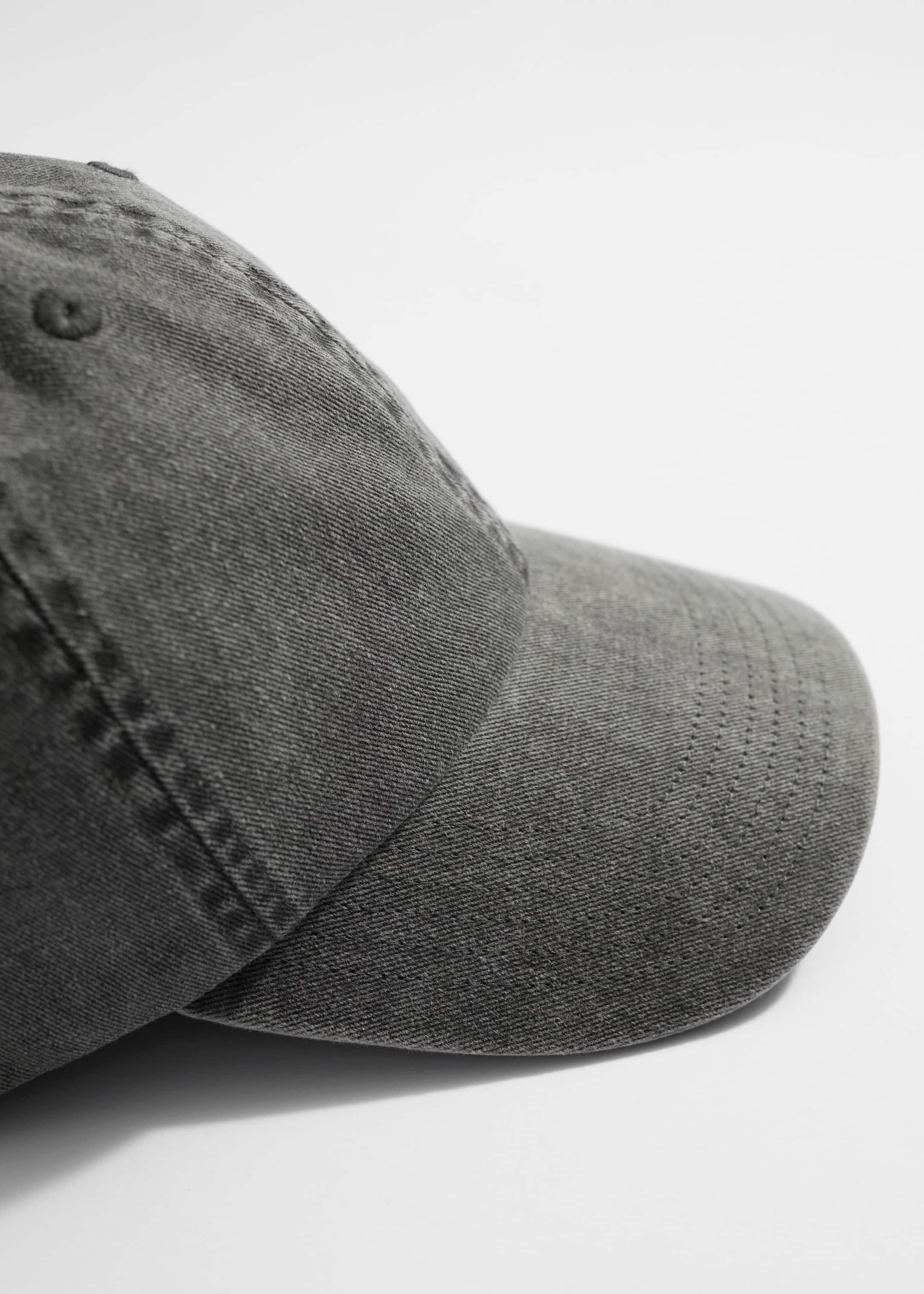 Casquette de baseball en denim décoloré - {{variantName}} - Descriptive Detail