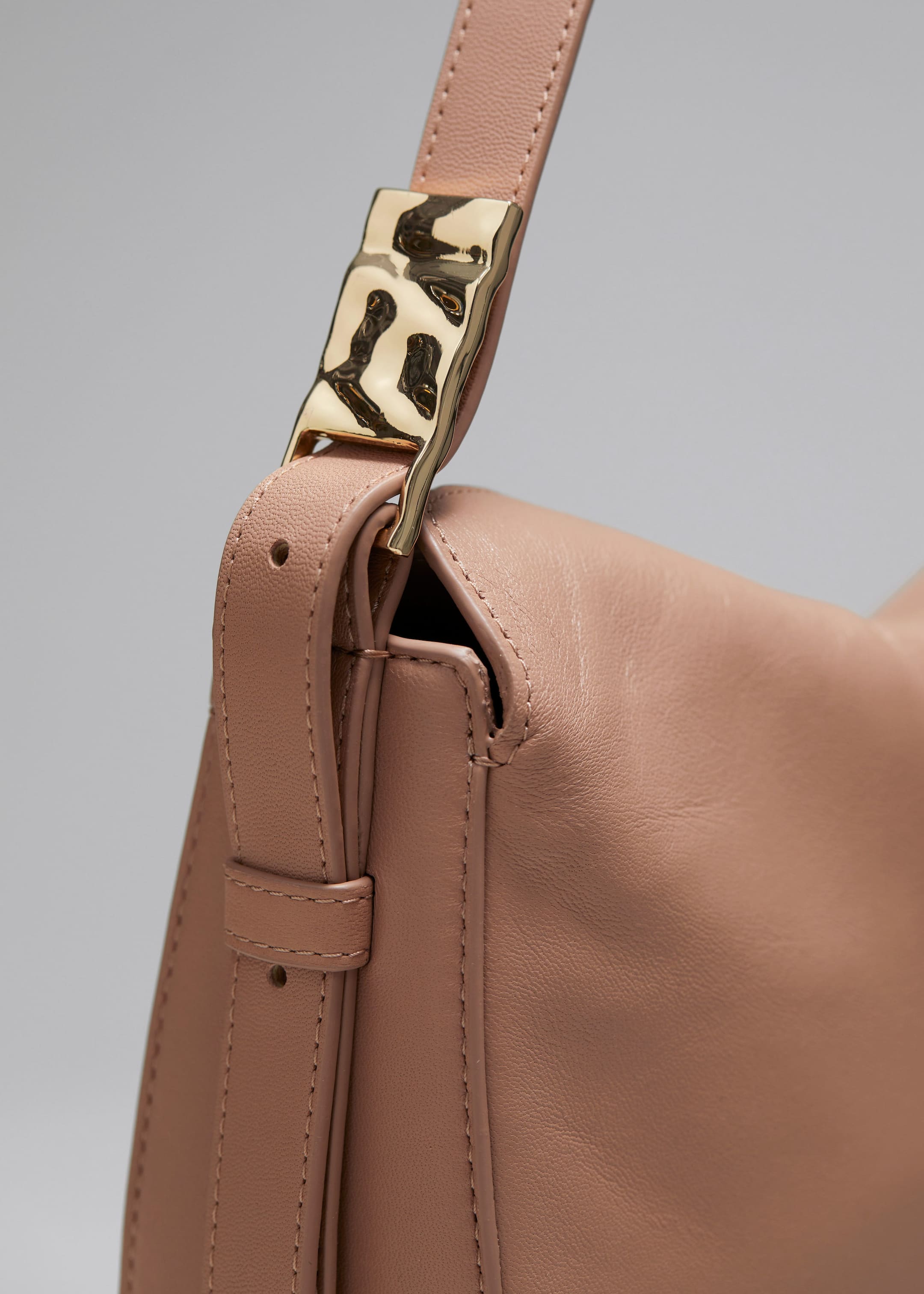 Leather Shoulder Bag - {{variantName}} - Descriptive Detail