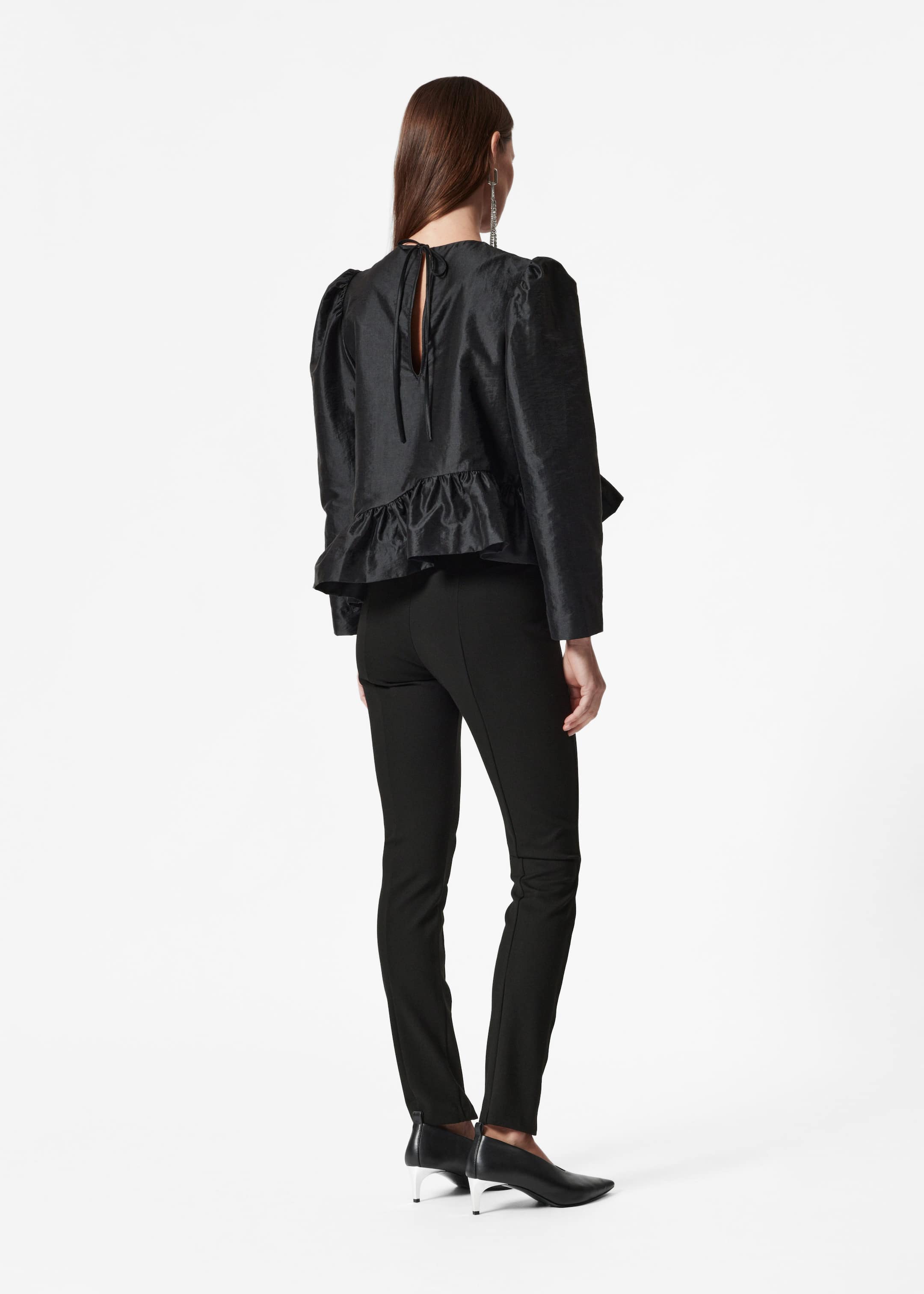 Blouse asymétrique à basque volantée - Noir - Lookbook