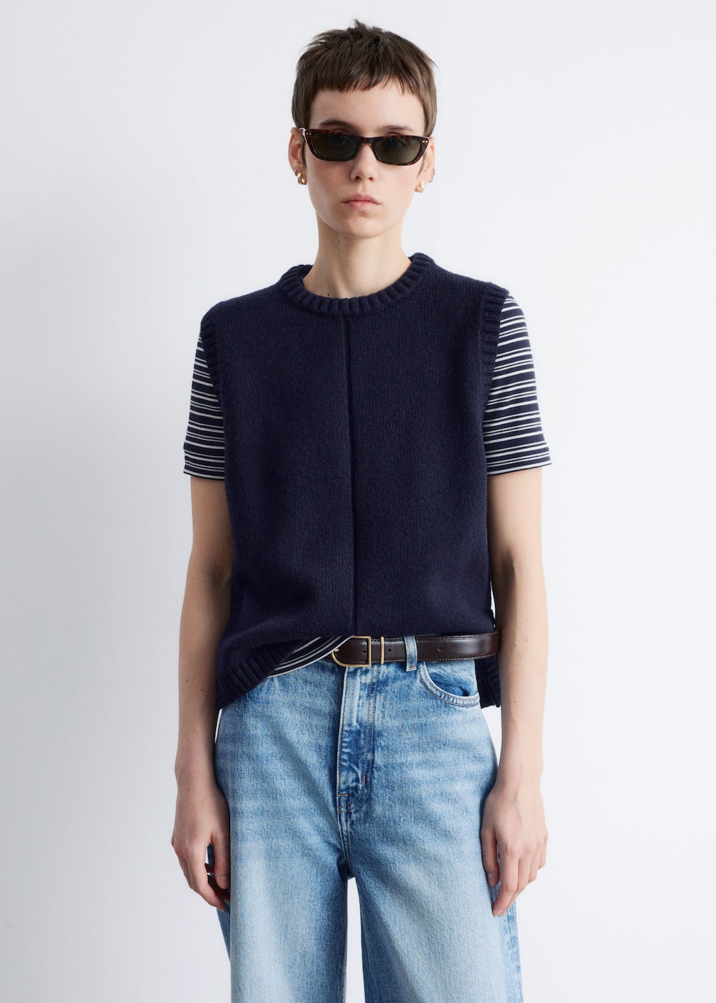アウターその他 Fallett Small Story Logo Knit Vest Navy FA2403KT06NA QUINN VEST – James Street Co