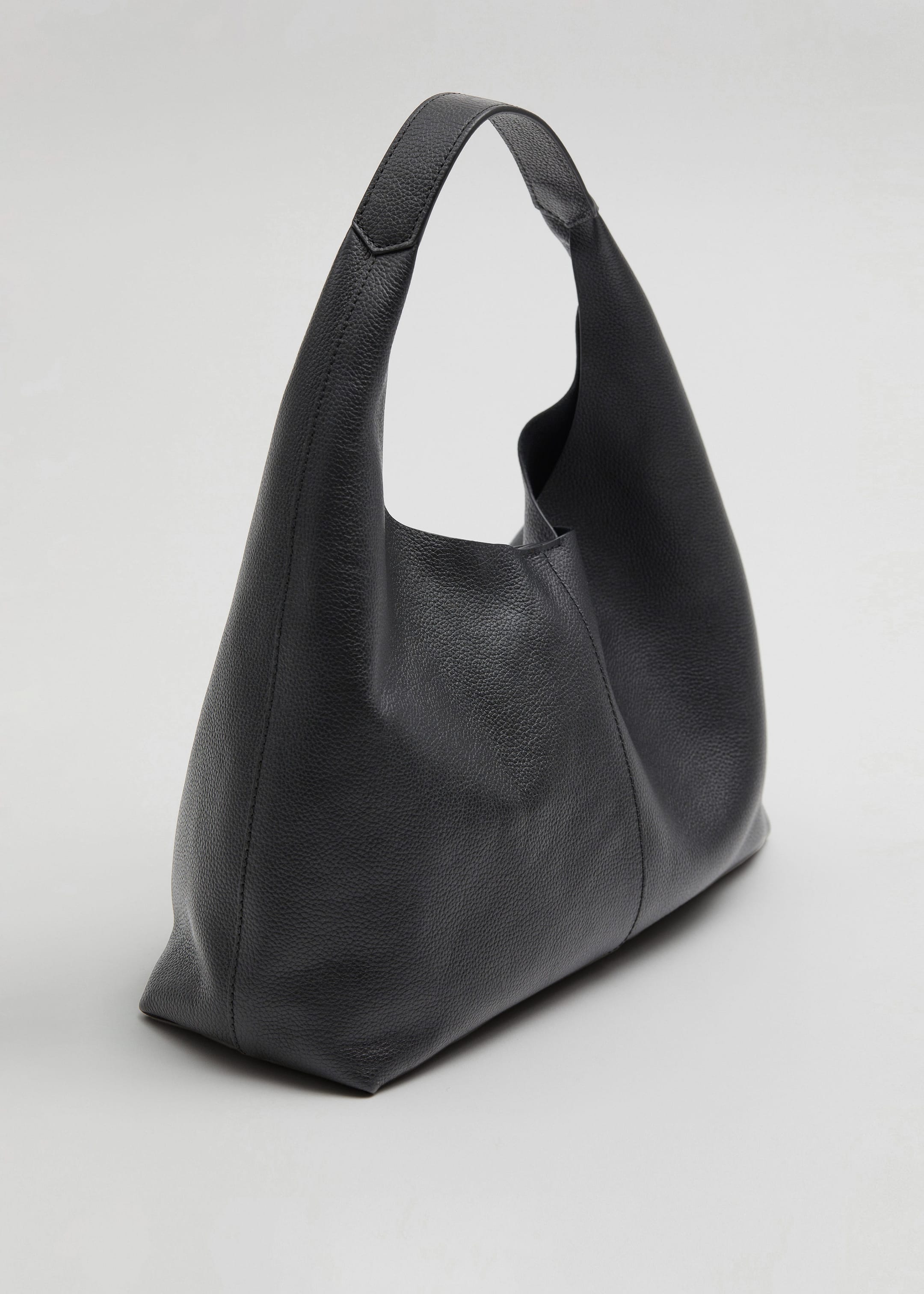 Classic Leather Tote - {{variantName}} - Descriptive Detail