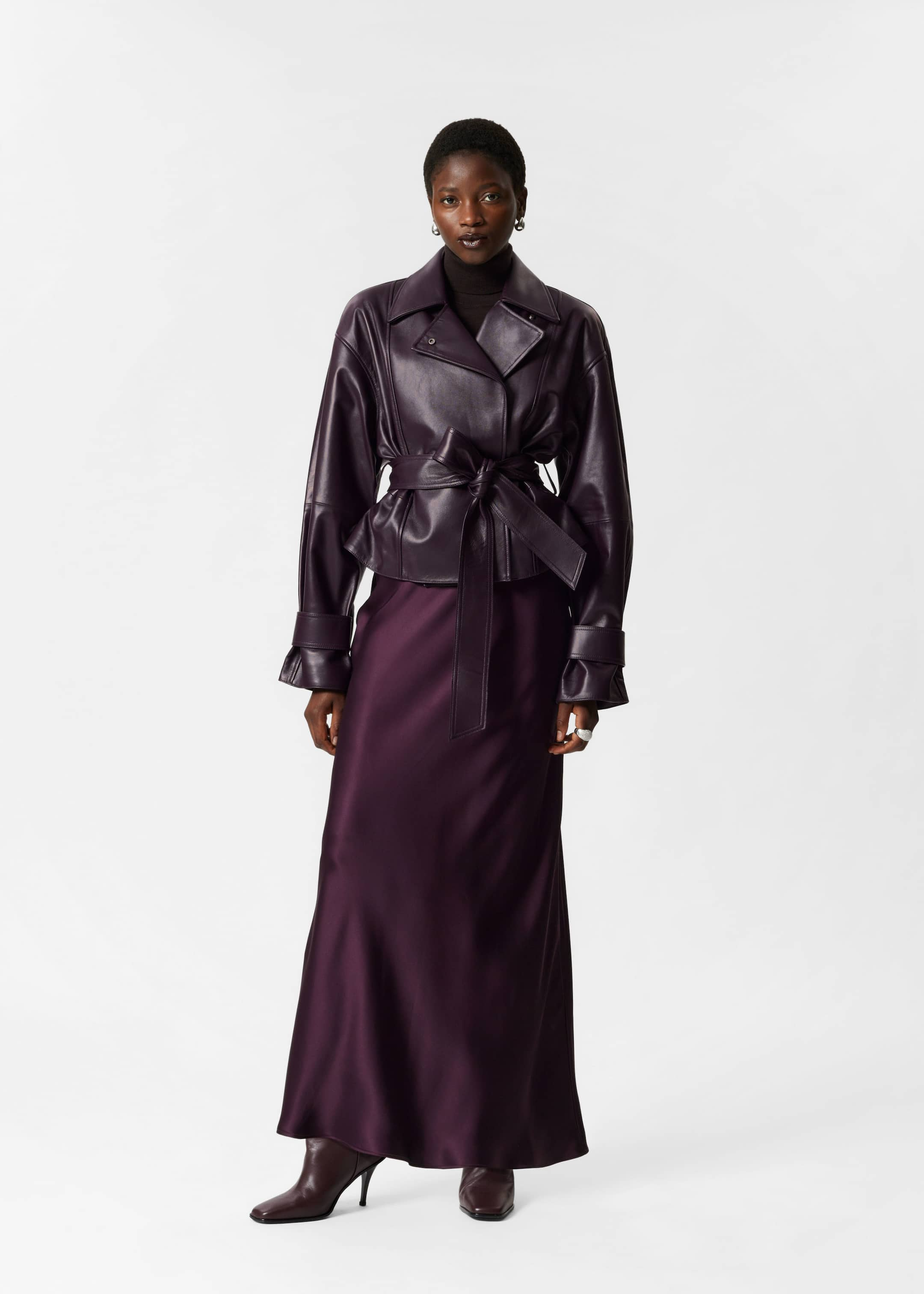 Veste ceinturée en cuir - Violet foncé - Lookbook