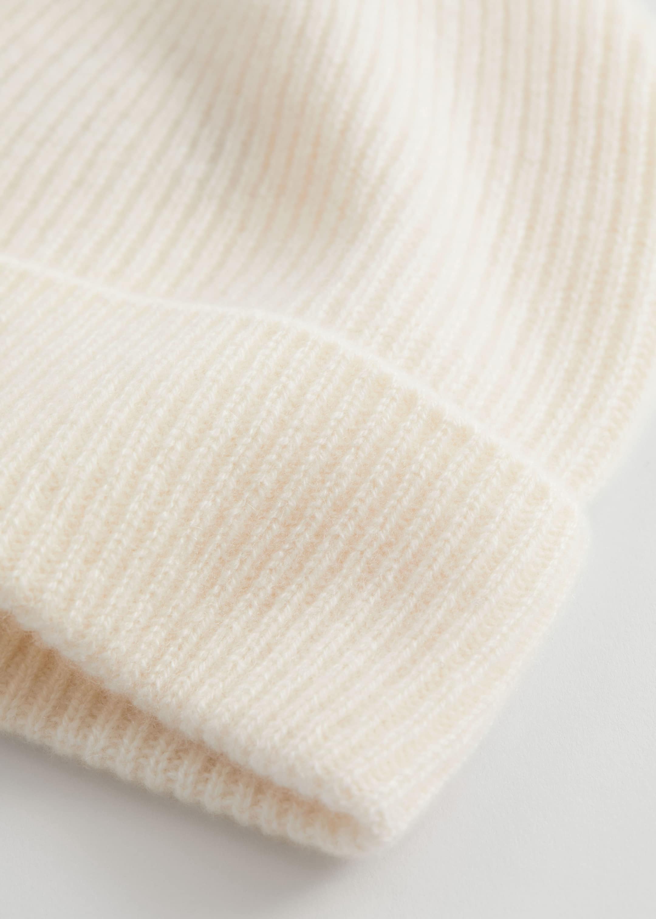 Cashmere Beanie - {{variantName}} - Descriptive Detail