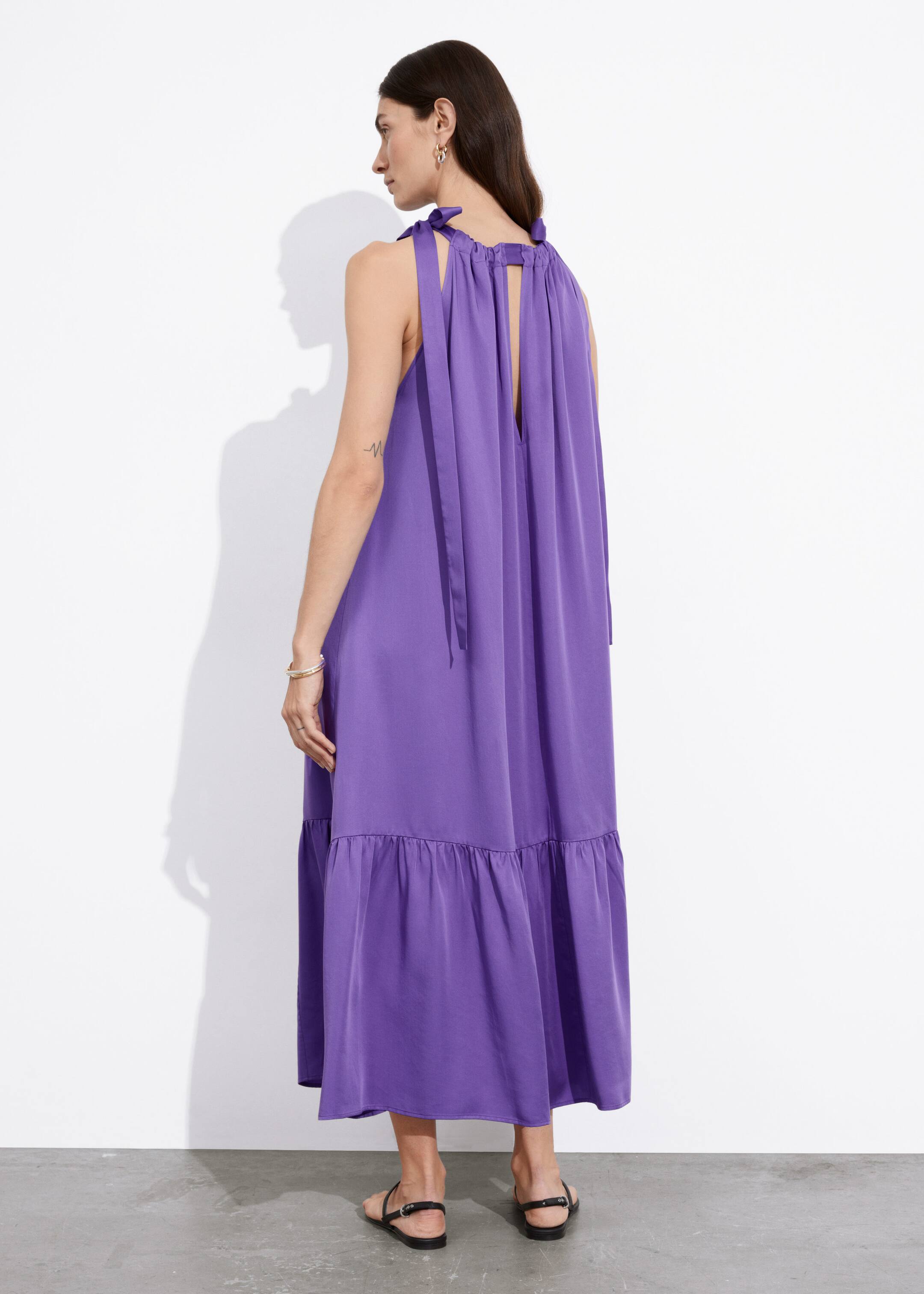 Robe midi froncée sans manches - Lilas - Lookbook