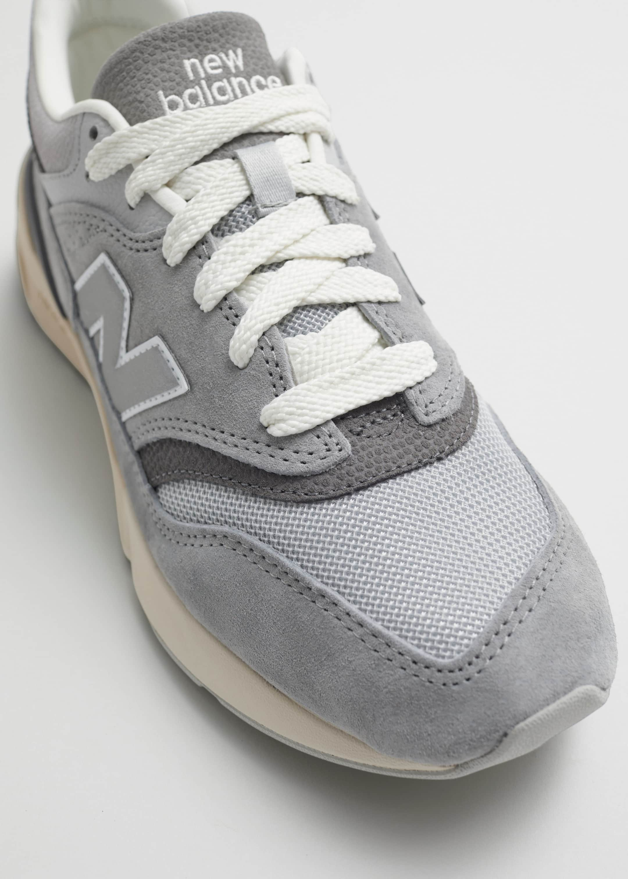 Baskets New Balance 997R - {{variantName}} - Descriptive Detail