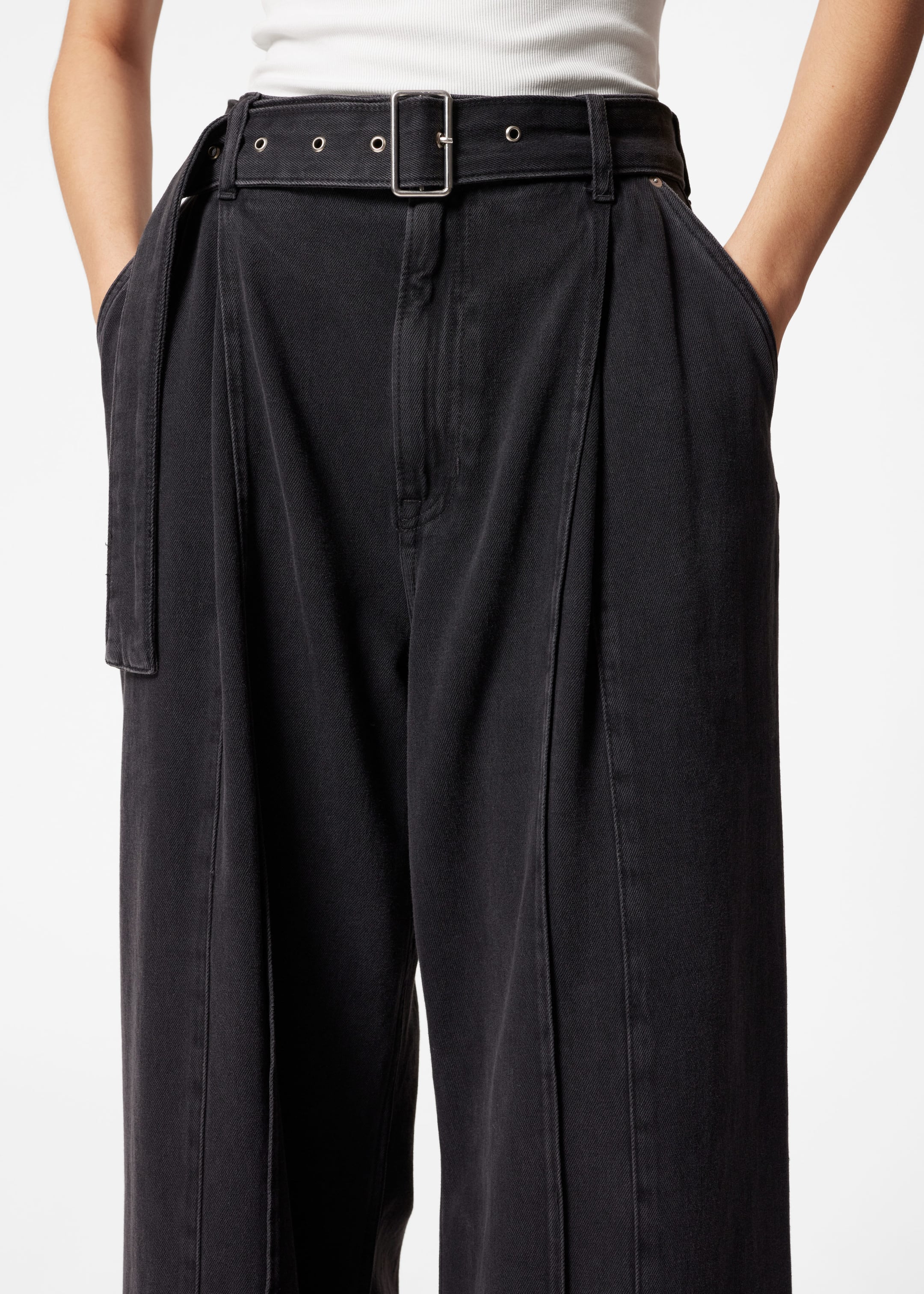 Belted Pleat-Detail Jeans - Black - Lookbook