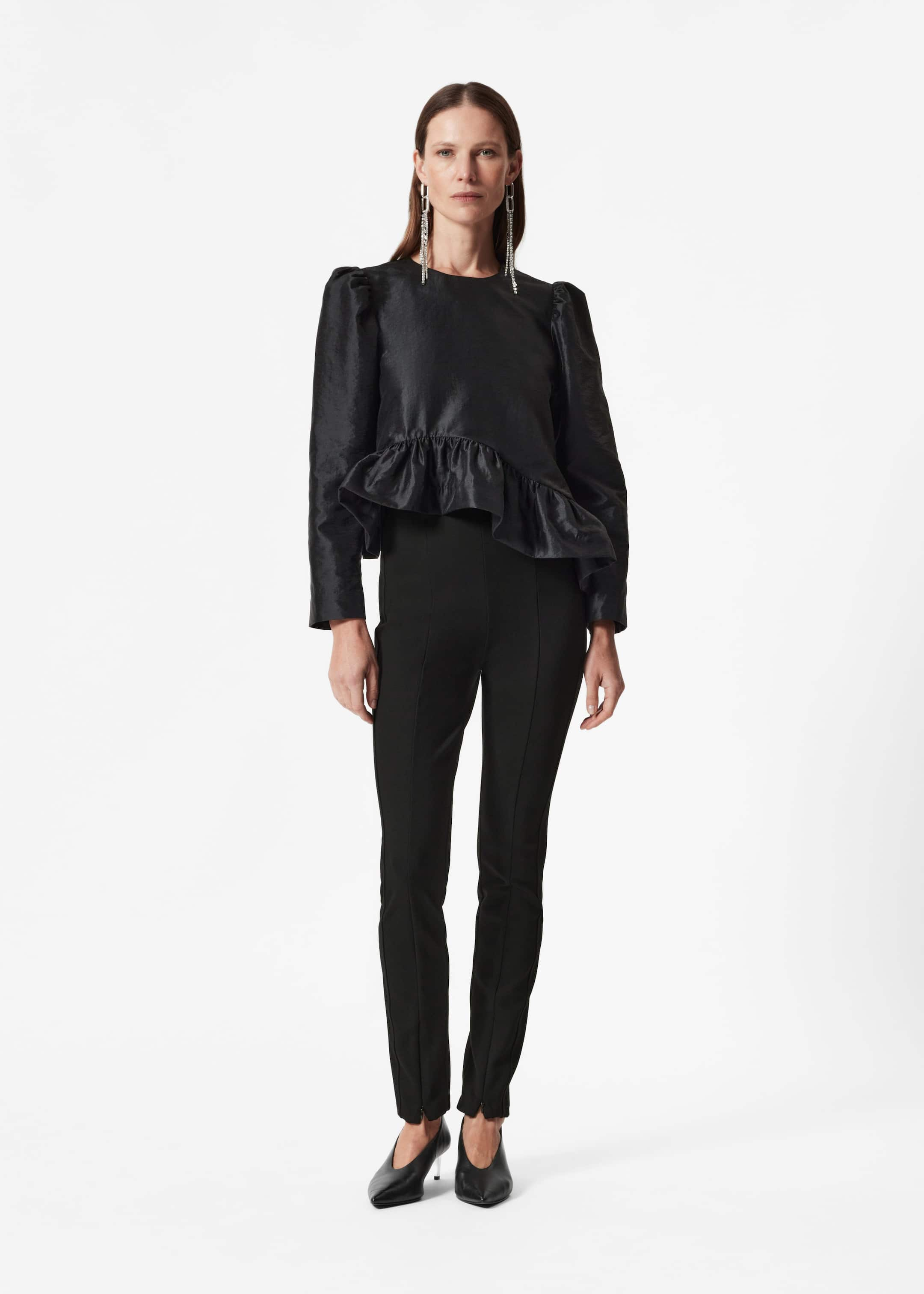 Blouse asymétrique à basque volantée - Noir - Lookbook