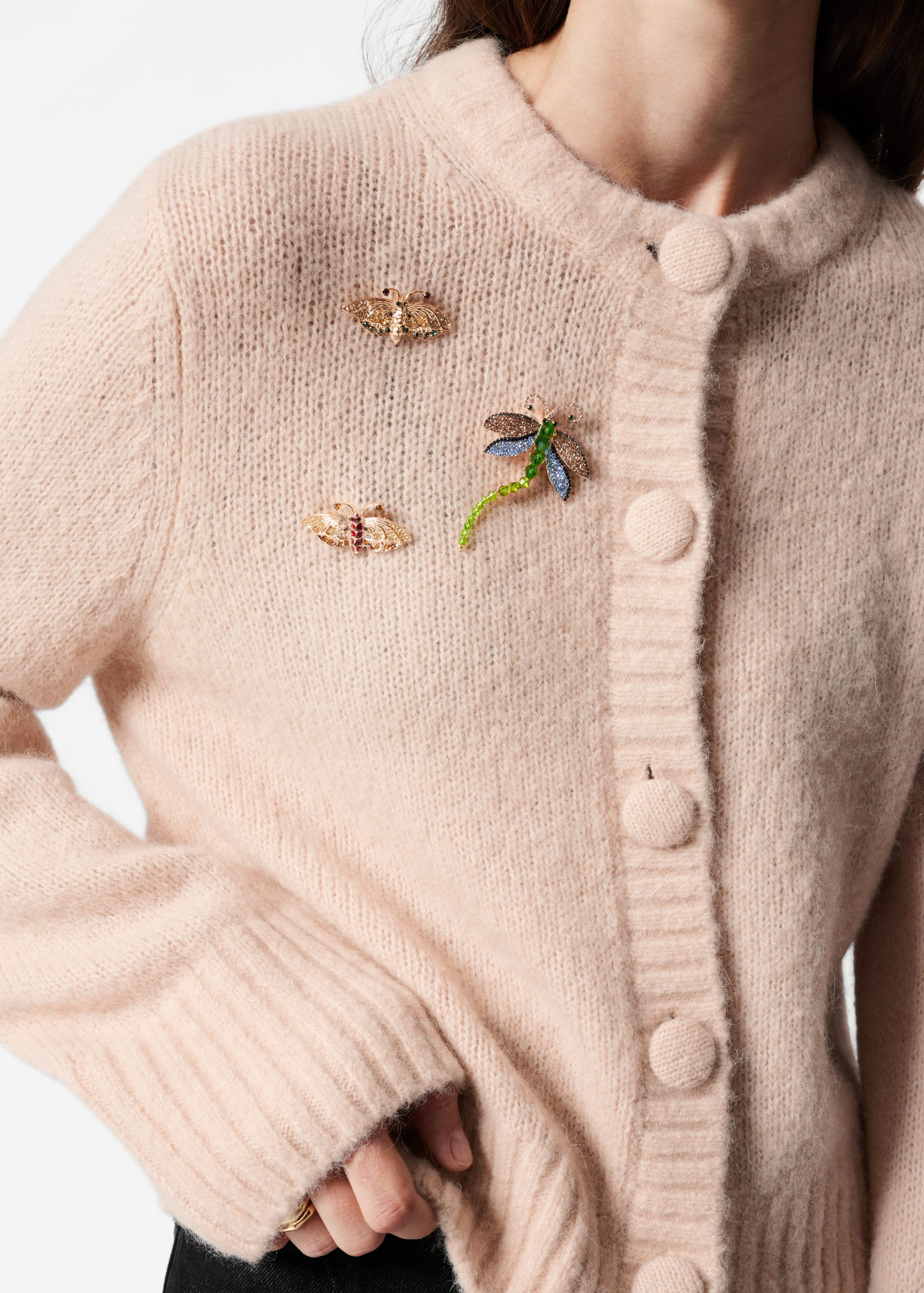 Cardigan orné de broches - Beige - Lookbook