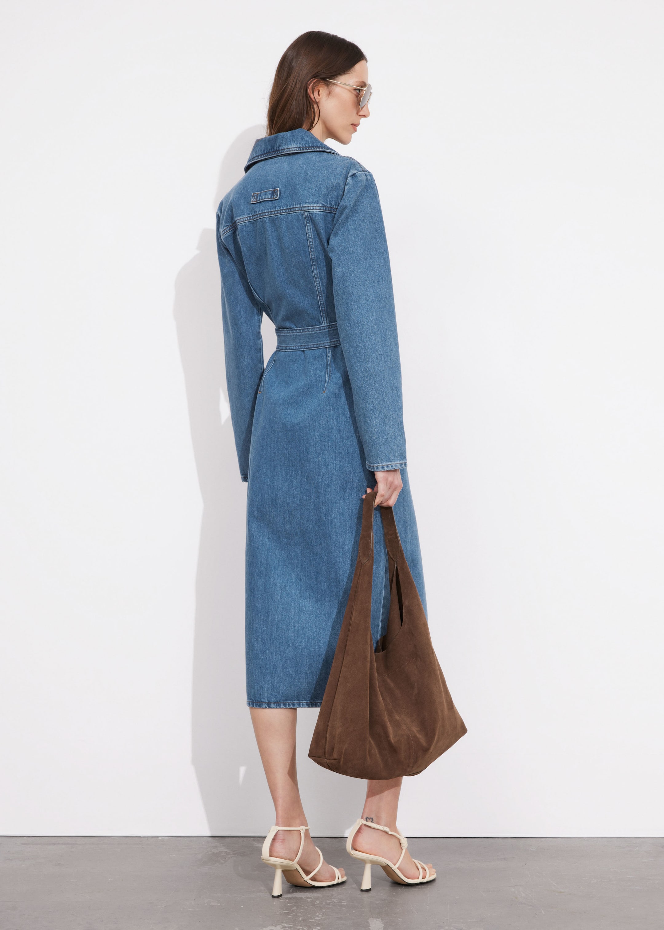 Robe midi ceinturée de style utilitaire - Denim bleu - Lookbook