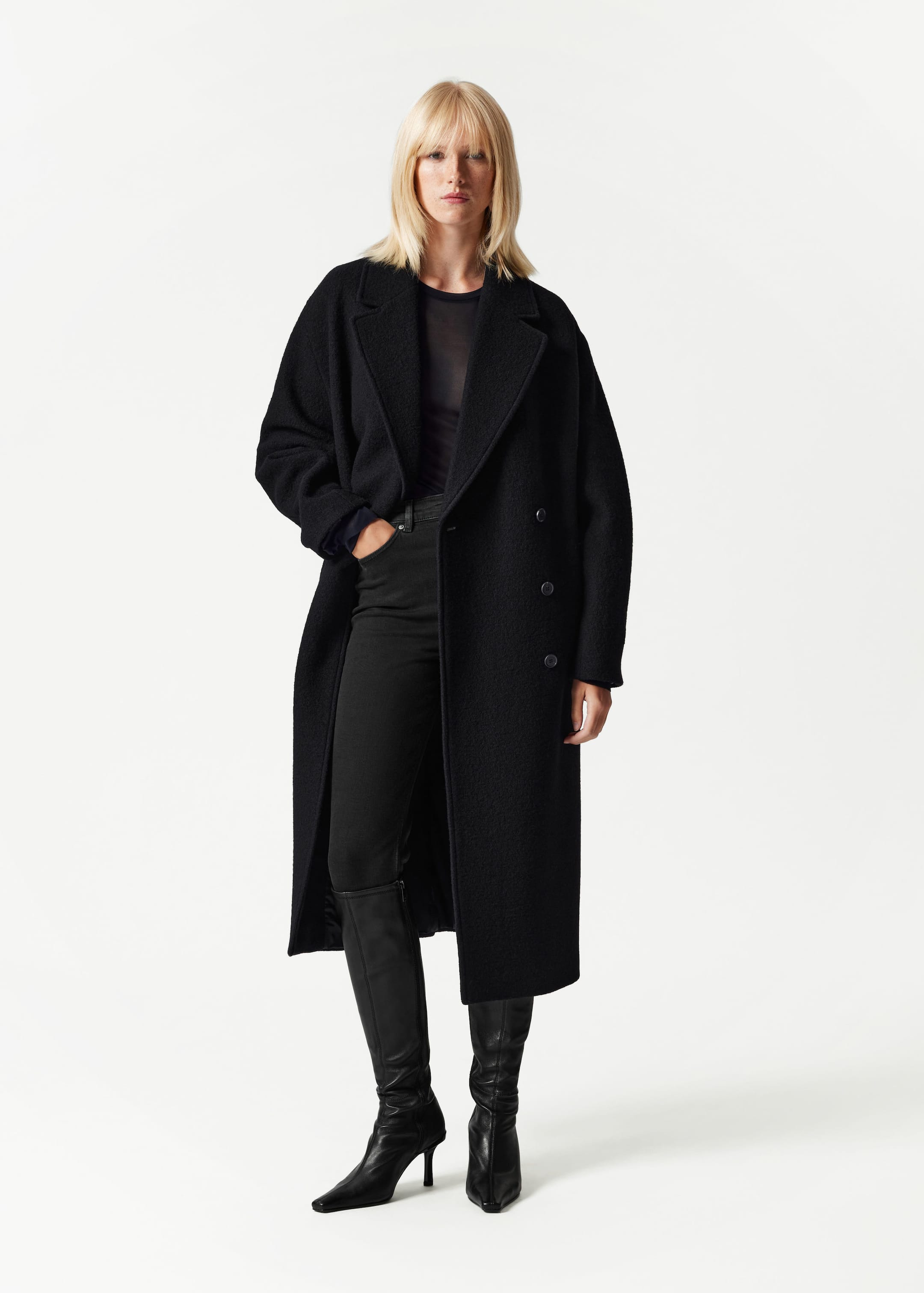 Manteau volumineux en laine avec ceinture - Noir - Lookbook