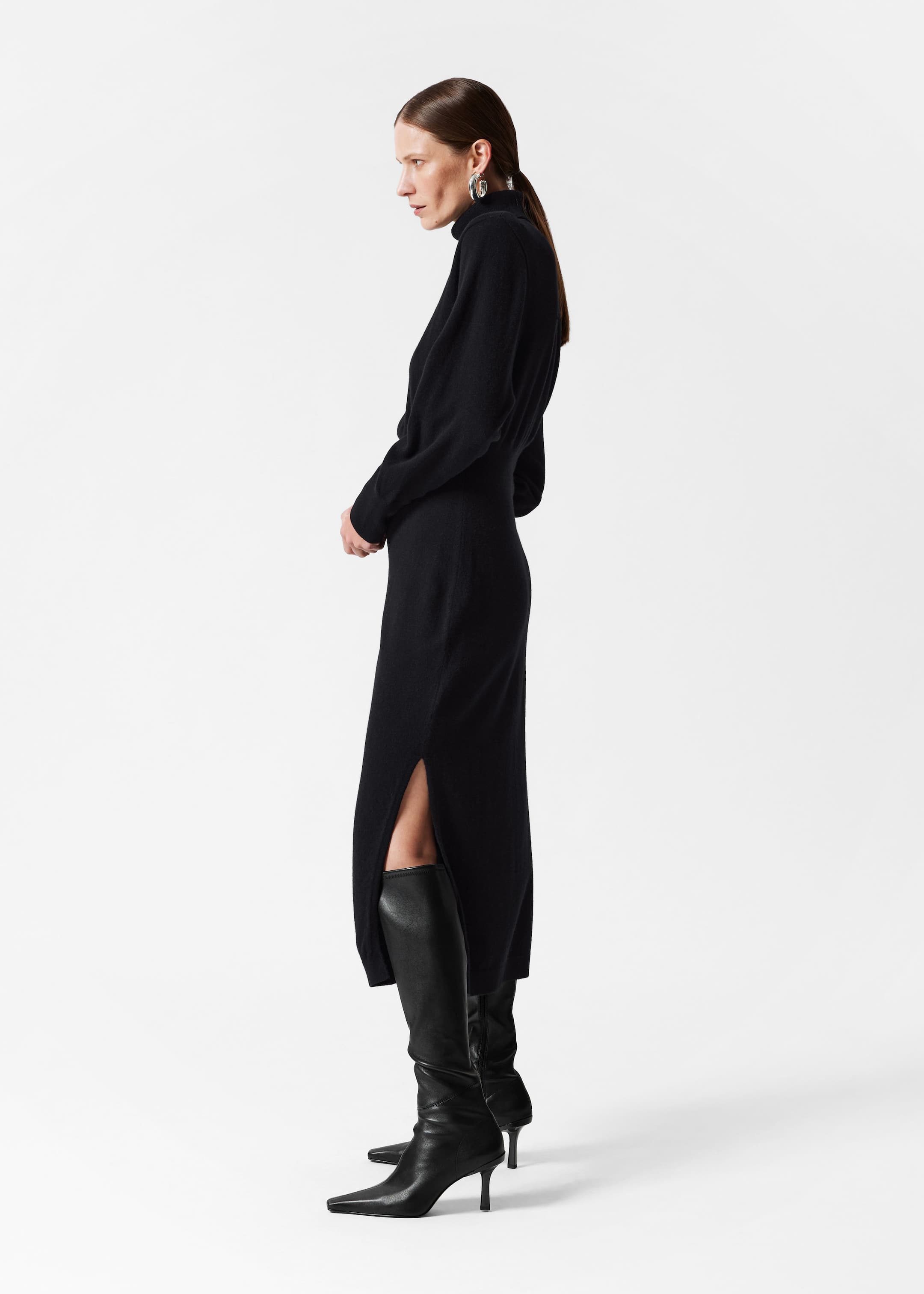 Robe en laine mérinos à col roulé - Noir - Lookbook