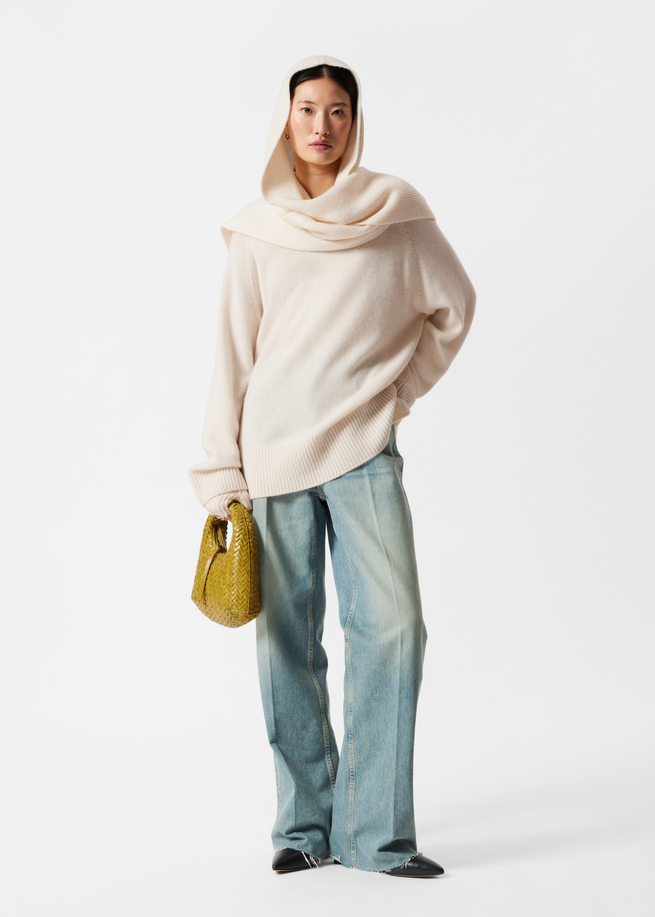 Pull en cachemire oversize - Couleur crème - Lookbook