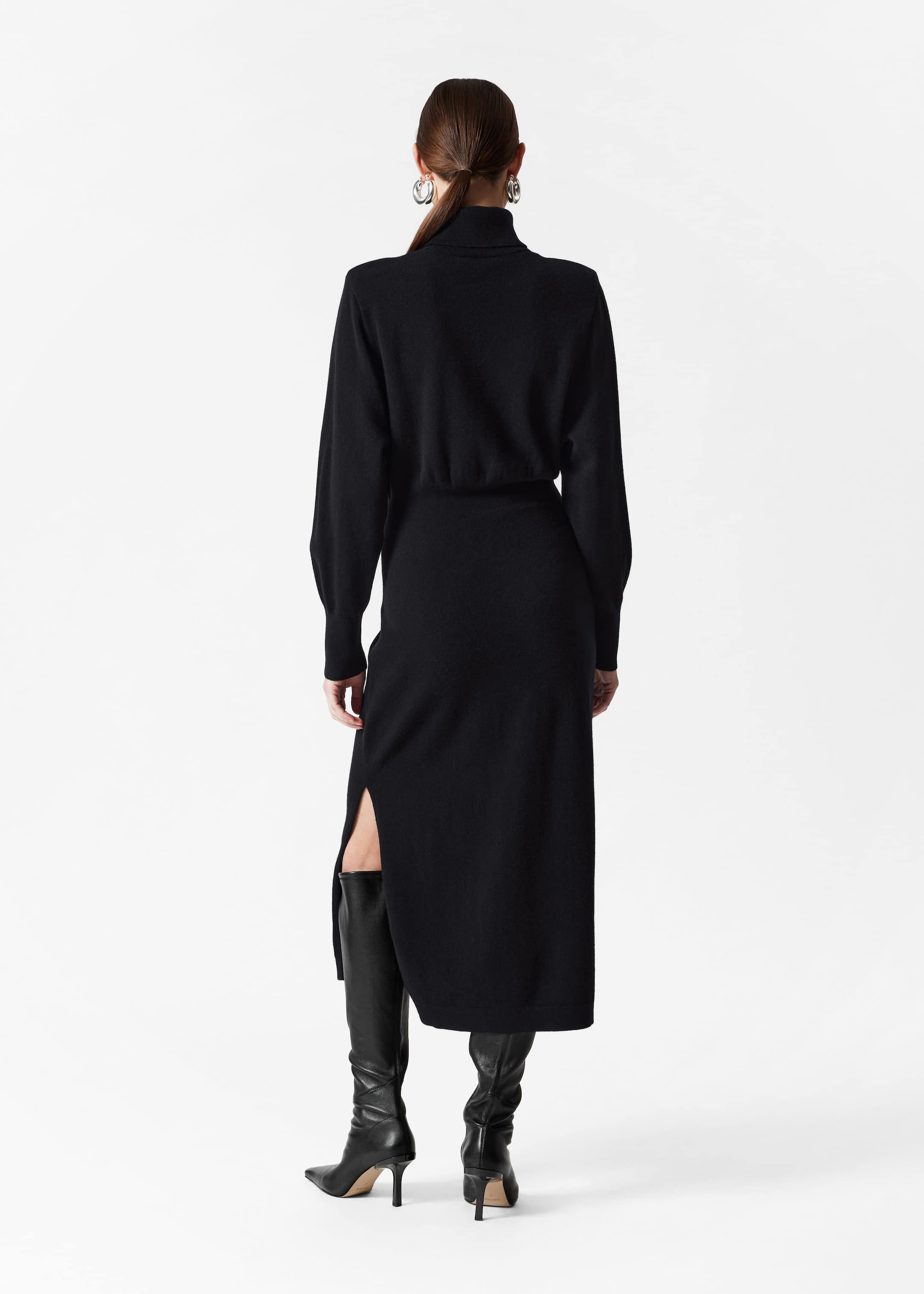 Robe en laine mérinos à col roulé - Noir - Lookbook