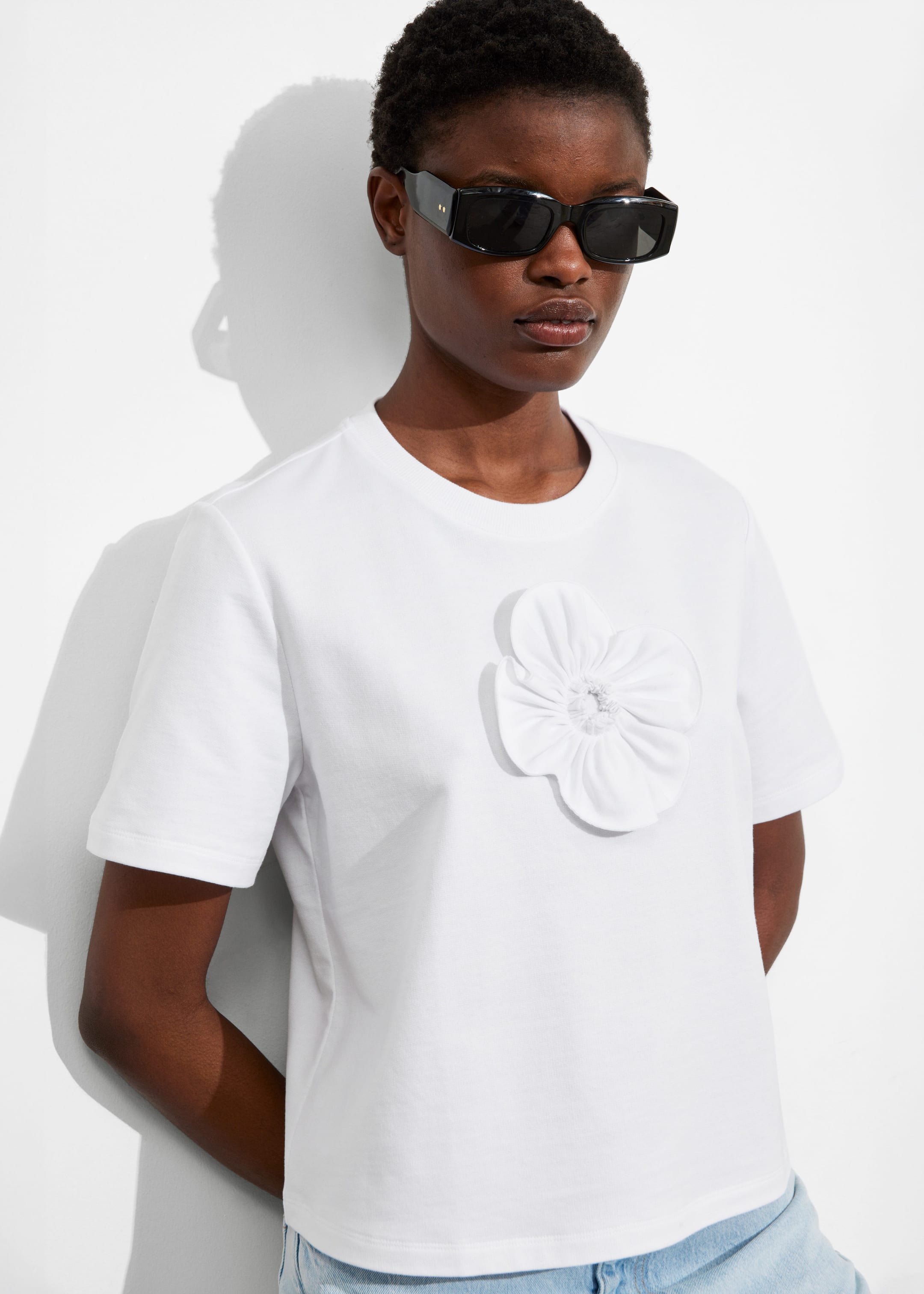 Floral-Appliqué T-Shirt - White - Lookbook