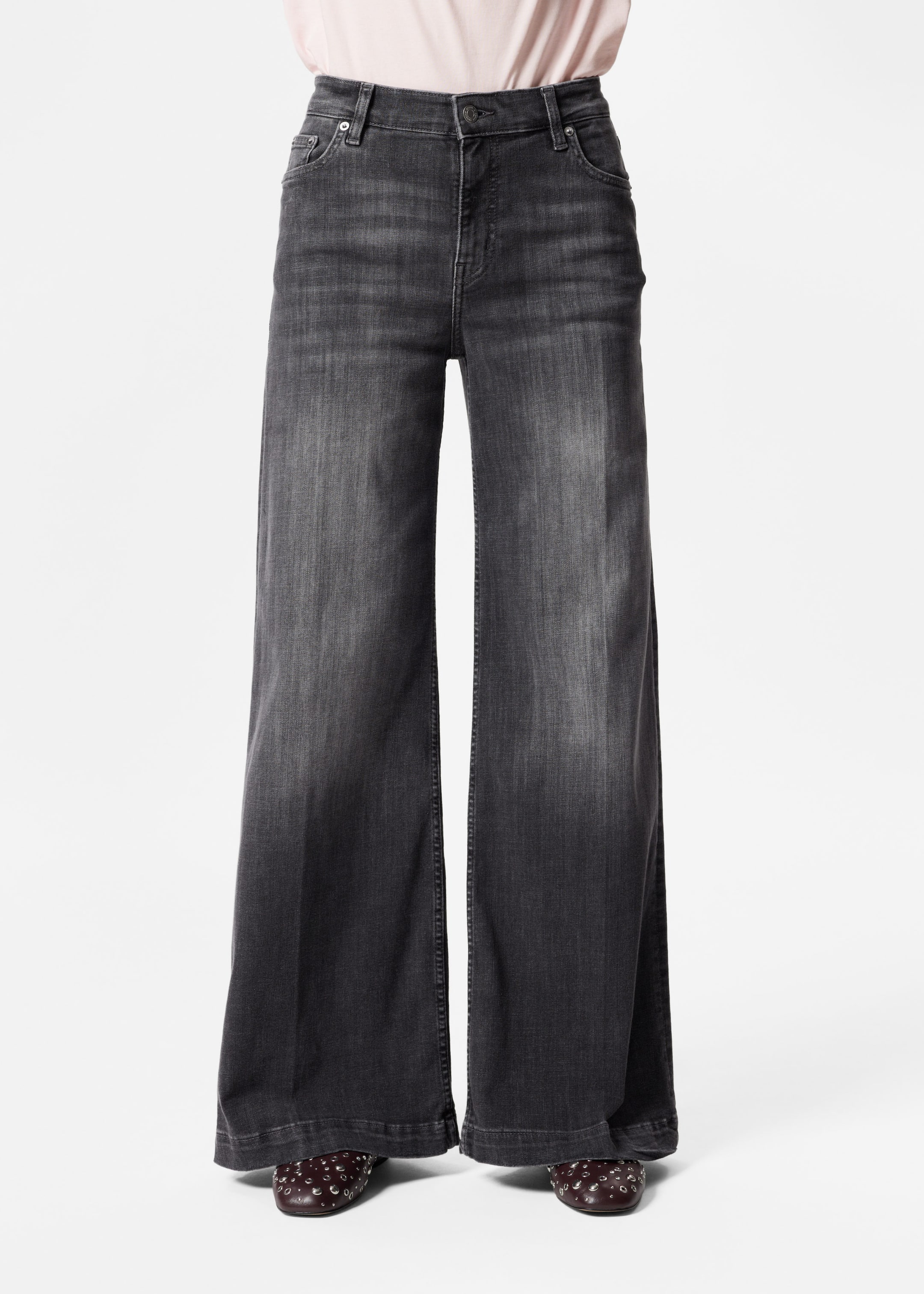 Flared Jeans - Washed Black - Lookbook