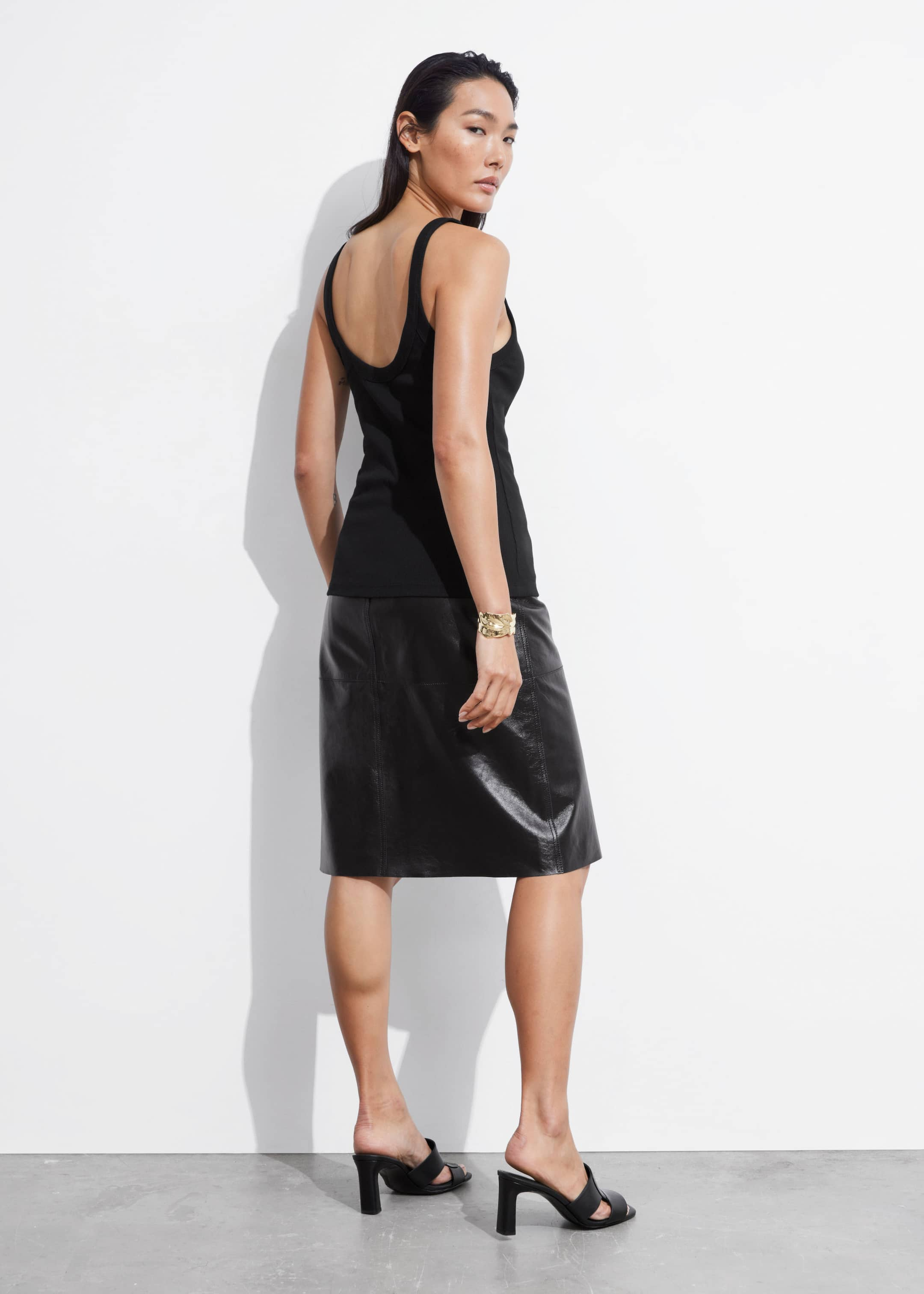 Scoop-Neck Tank Top - Black - Lookbook