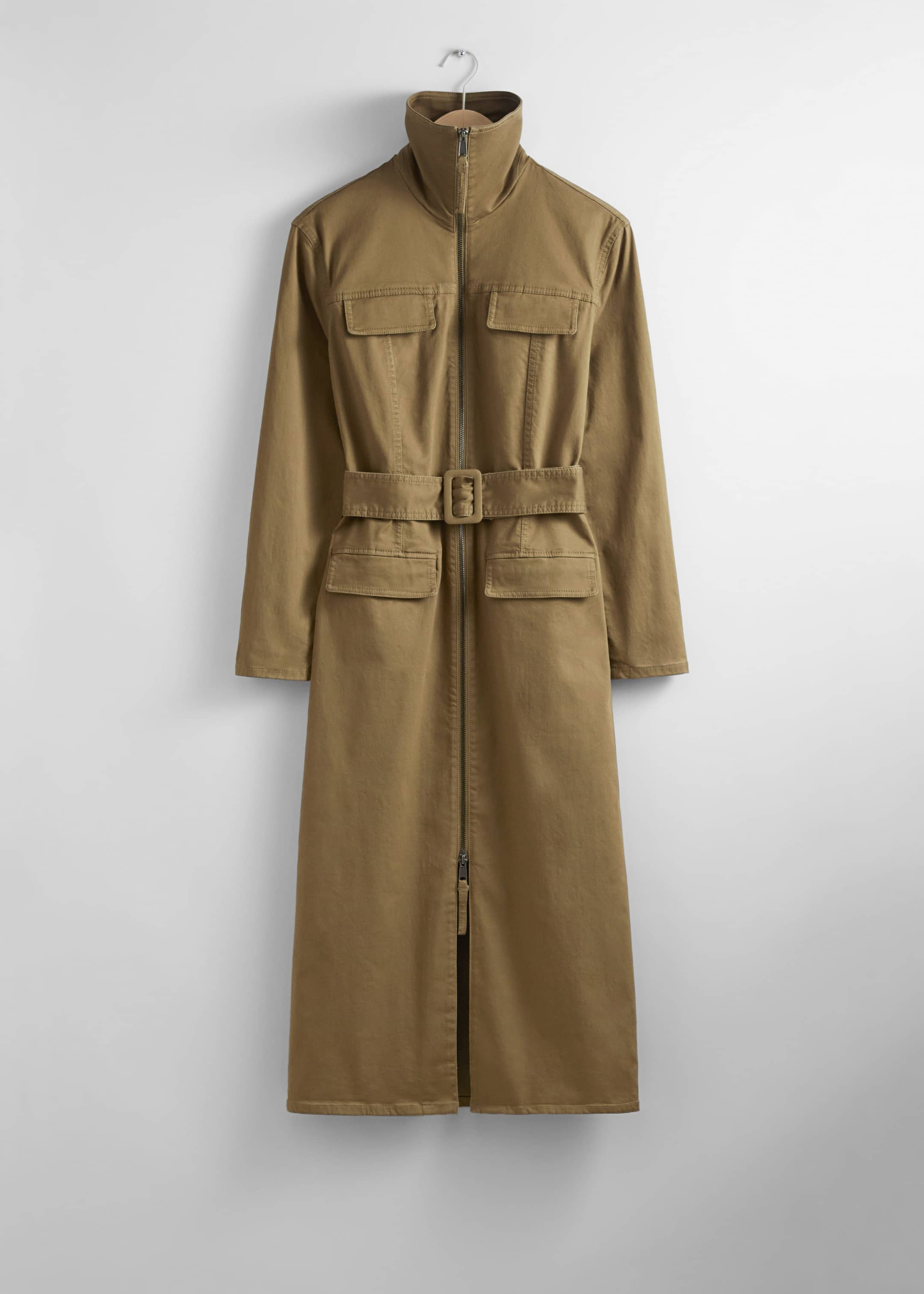 Robe midi ceinturée de style utilitaire