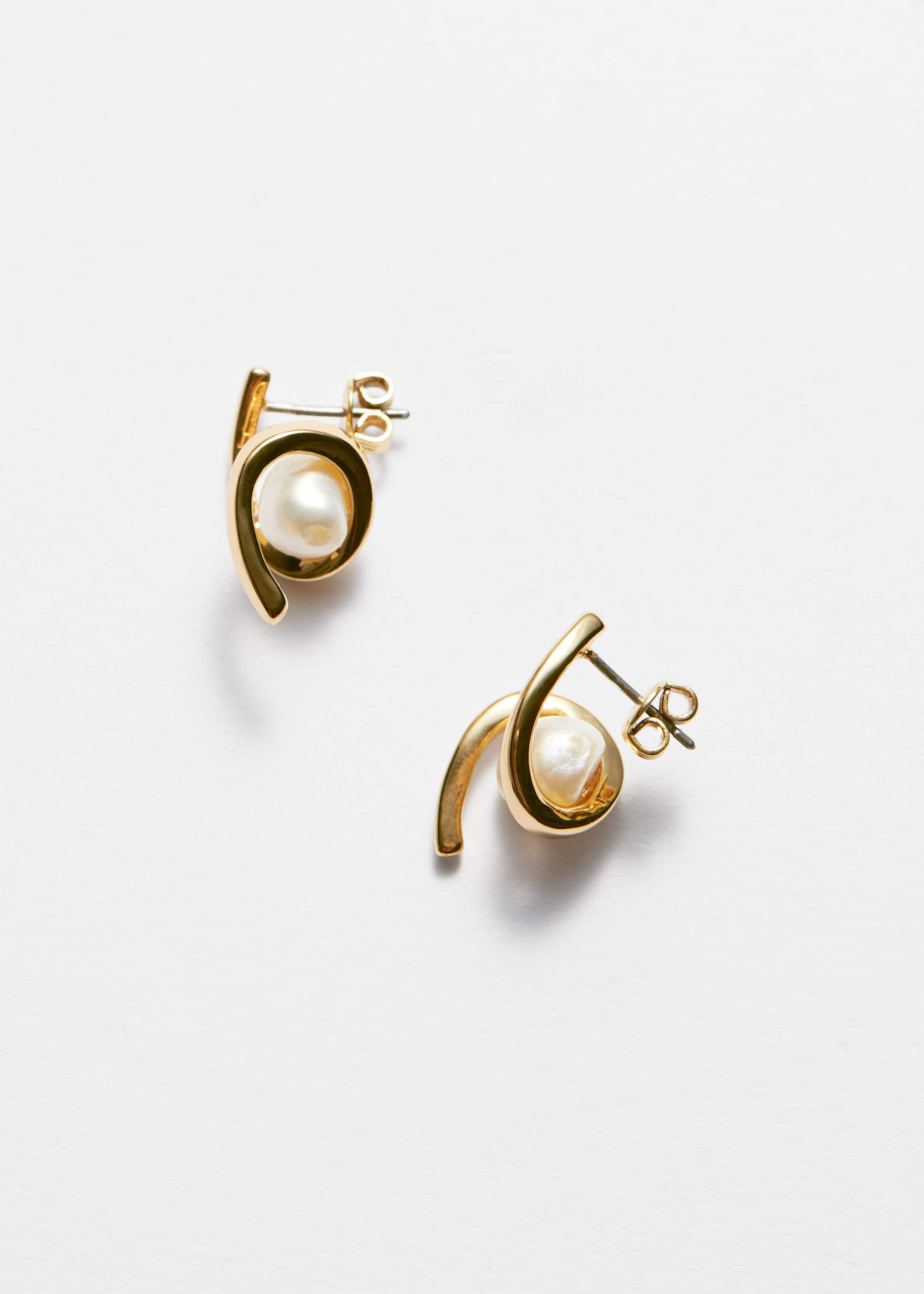 Swirl Pearl Stud Earrings - Ivoire - Still Life