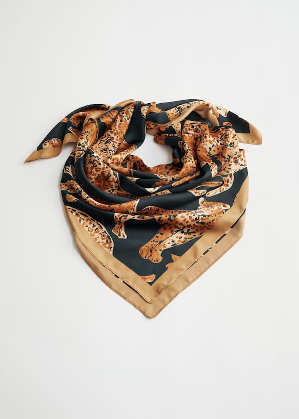 Glossy Leopard Motif Scarf